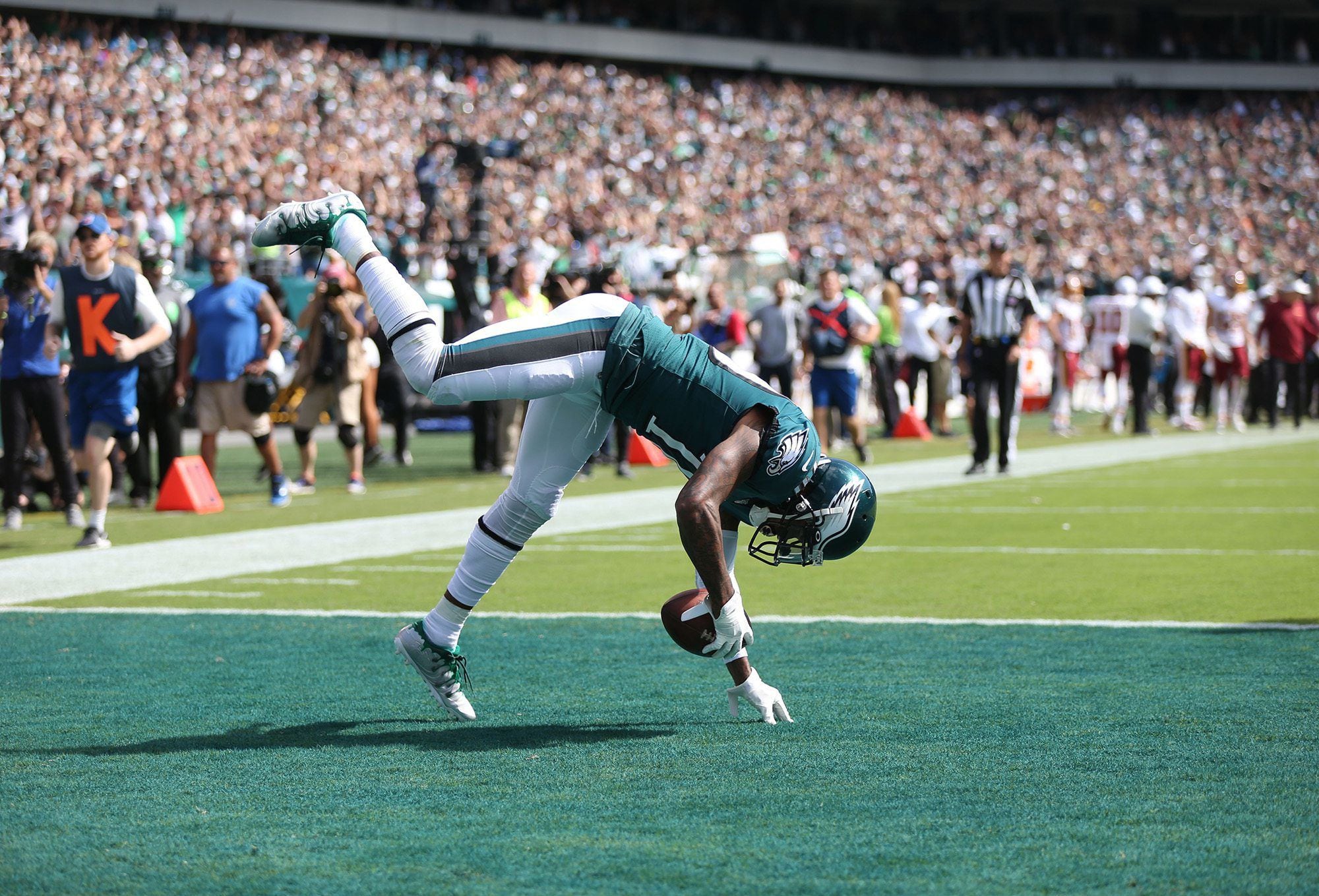 Watch Eagles kicker Jake Eliott's parents celebrate his 61-yard