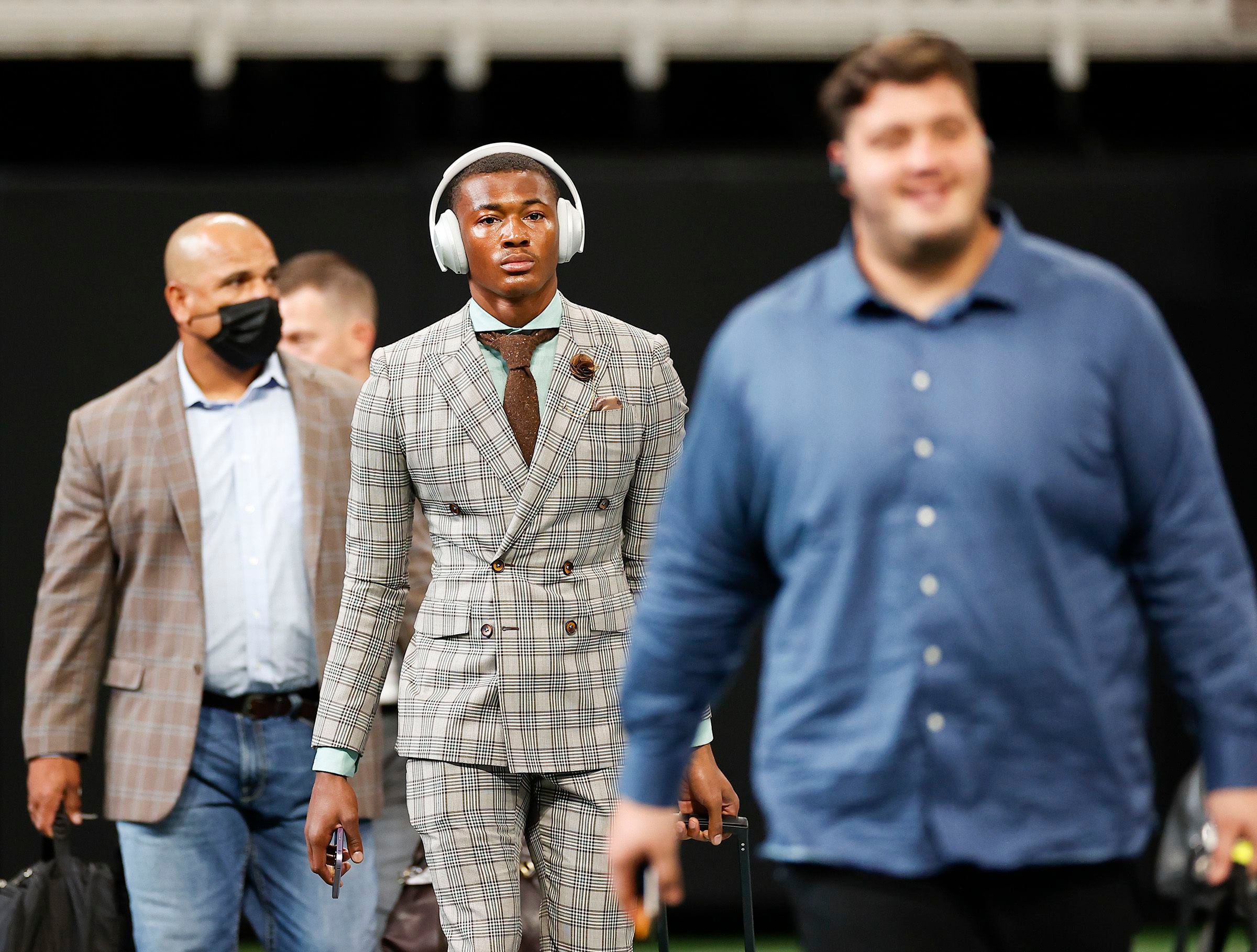 Awesome moment for Henry Ruggs and DeVonta Smith in pre-game : r/raiders