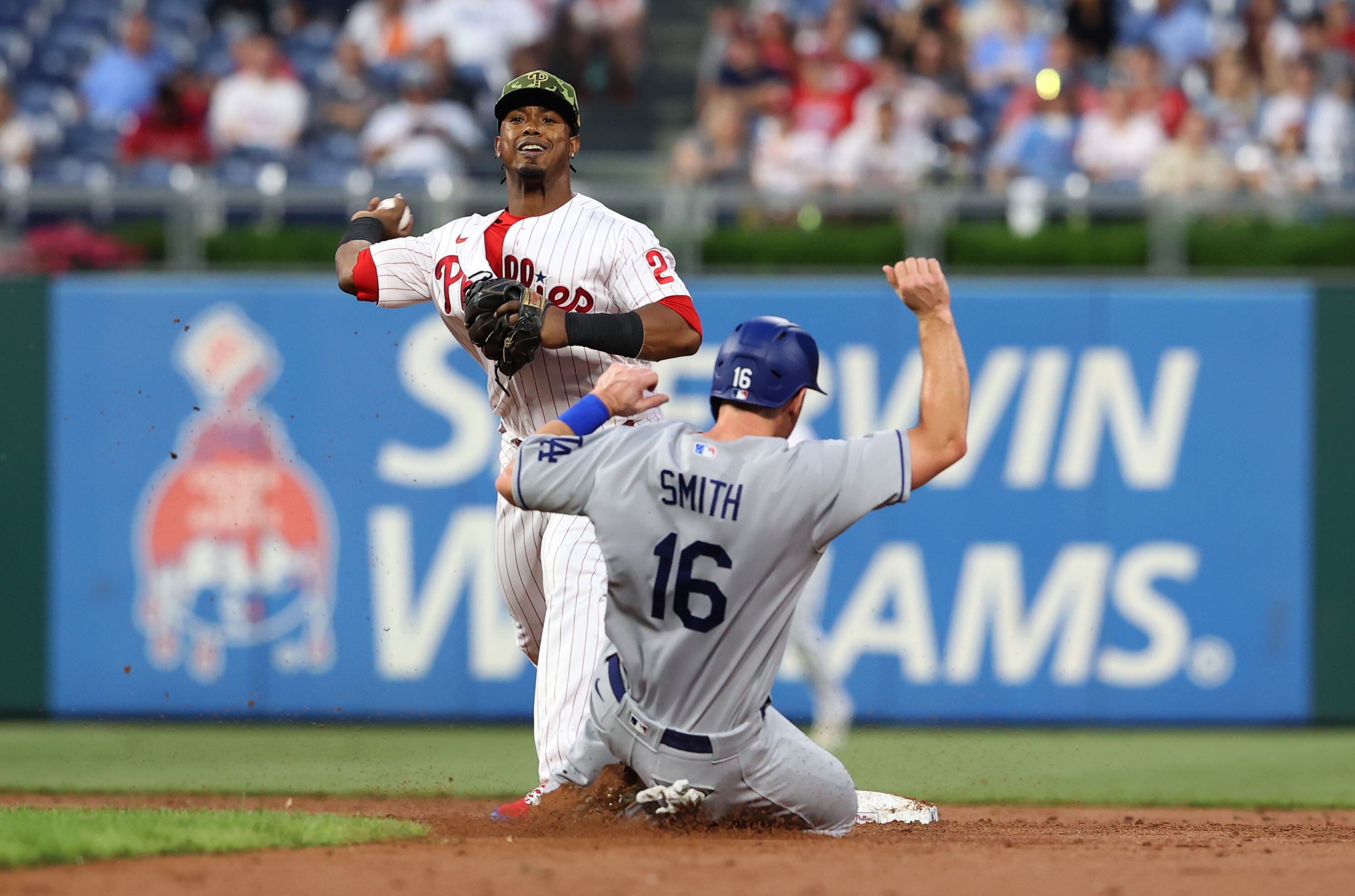 Julio Urías dominates Phillies for 7 innings as Dodgers win 5th straight –  Orange County Register