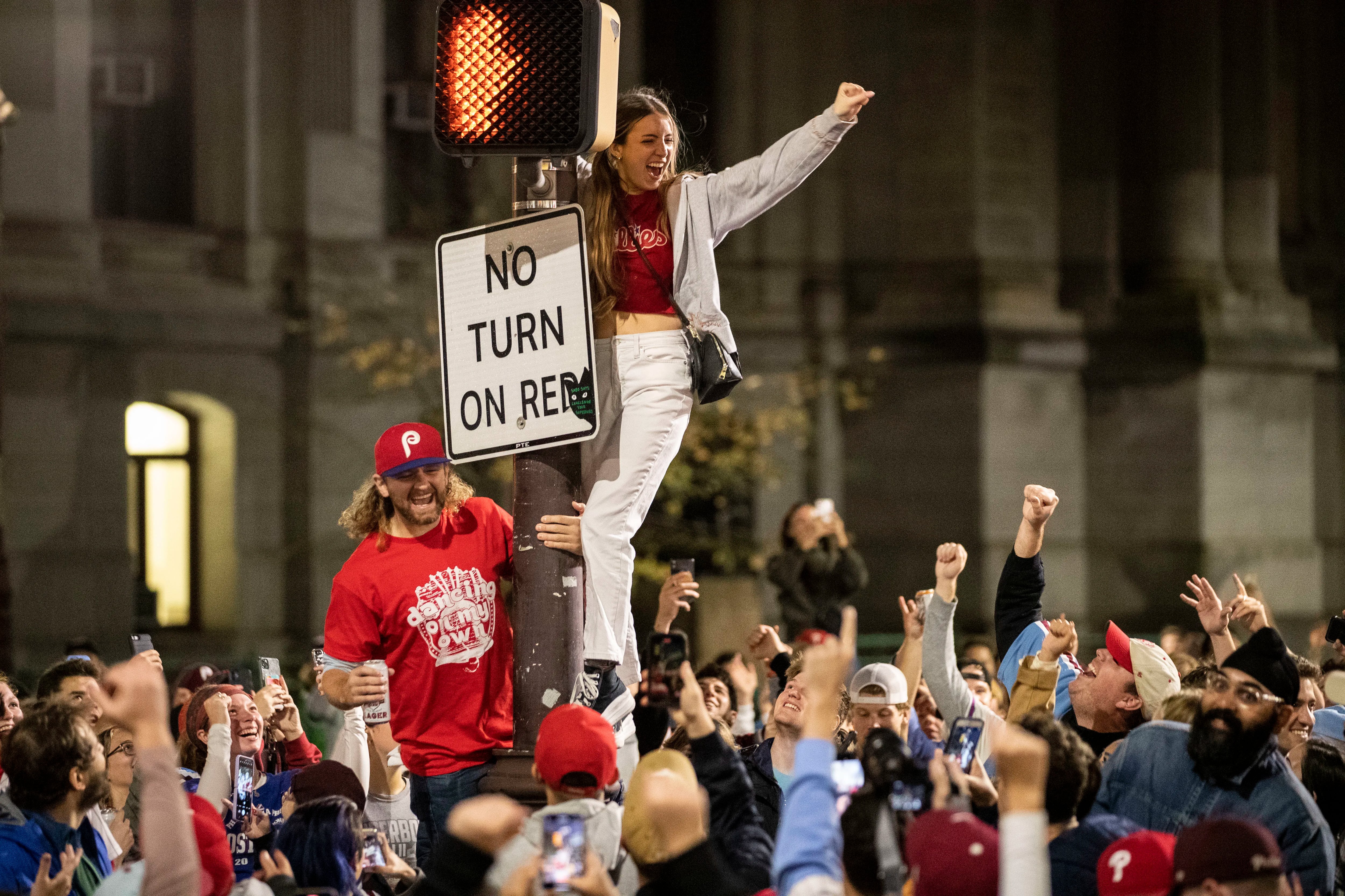 Fans roar as Phillies parade through city