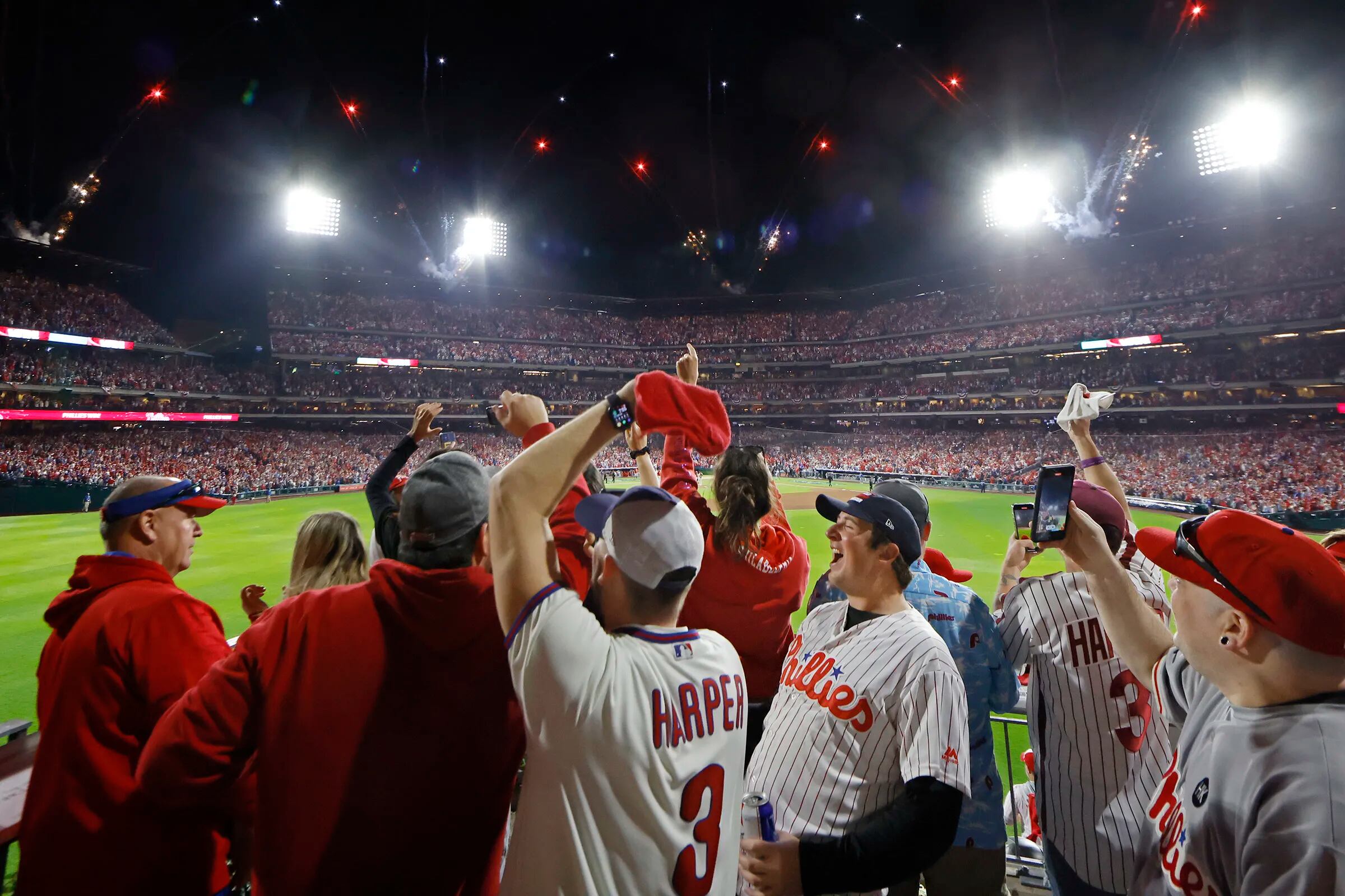 Phillies beat Braves 9-1