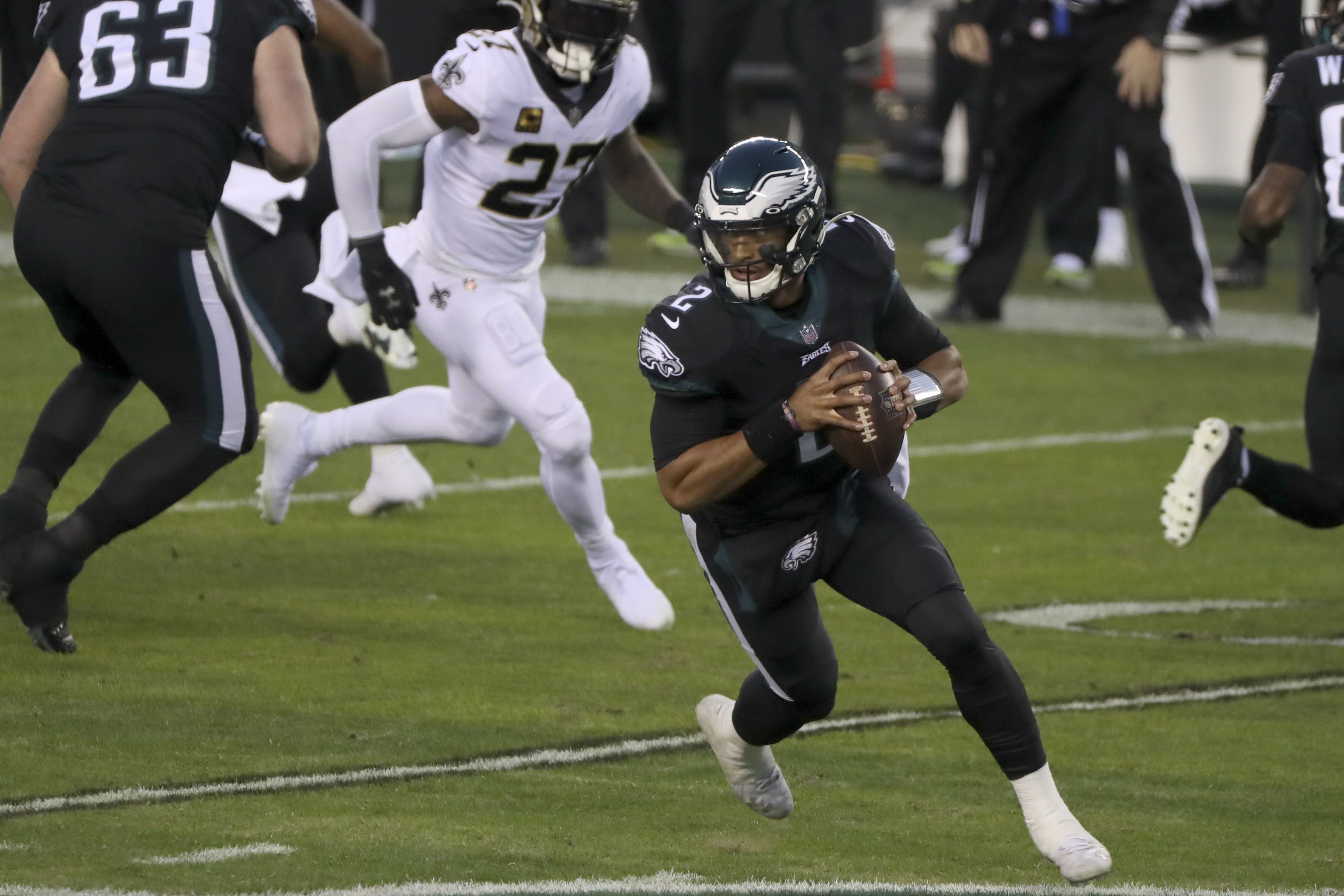 Hurts, Eagles late rally gives Philadelphia 21-18 win over Panthers.