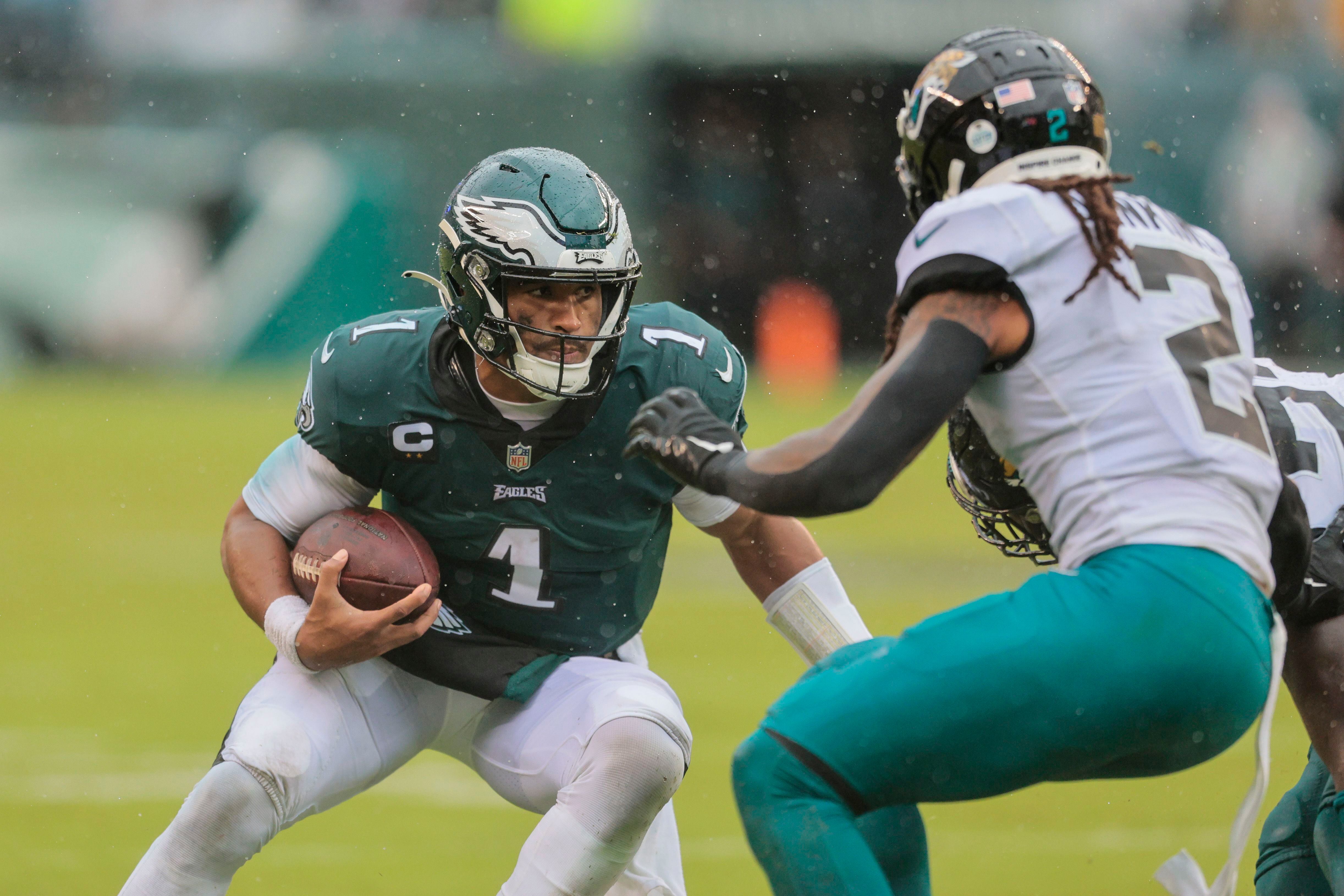 Eagles stay undefeated thanks to five Jaguars turnovers