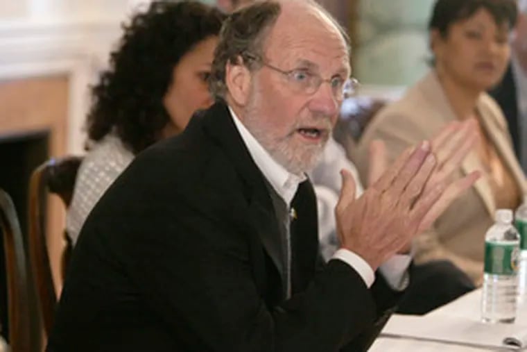 ROBERT SCIARRINO / Associated Press Gov. Corzine meets with his full cabinet for the first time since his automobile accident. Yesterday&#0039;s meeting took place at the governor&#0039;s mansion. Also yesterday, a report cleared him of ethics violations for making payments to his ex-girlfriend, a union leader.