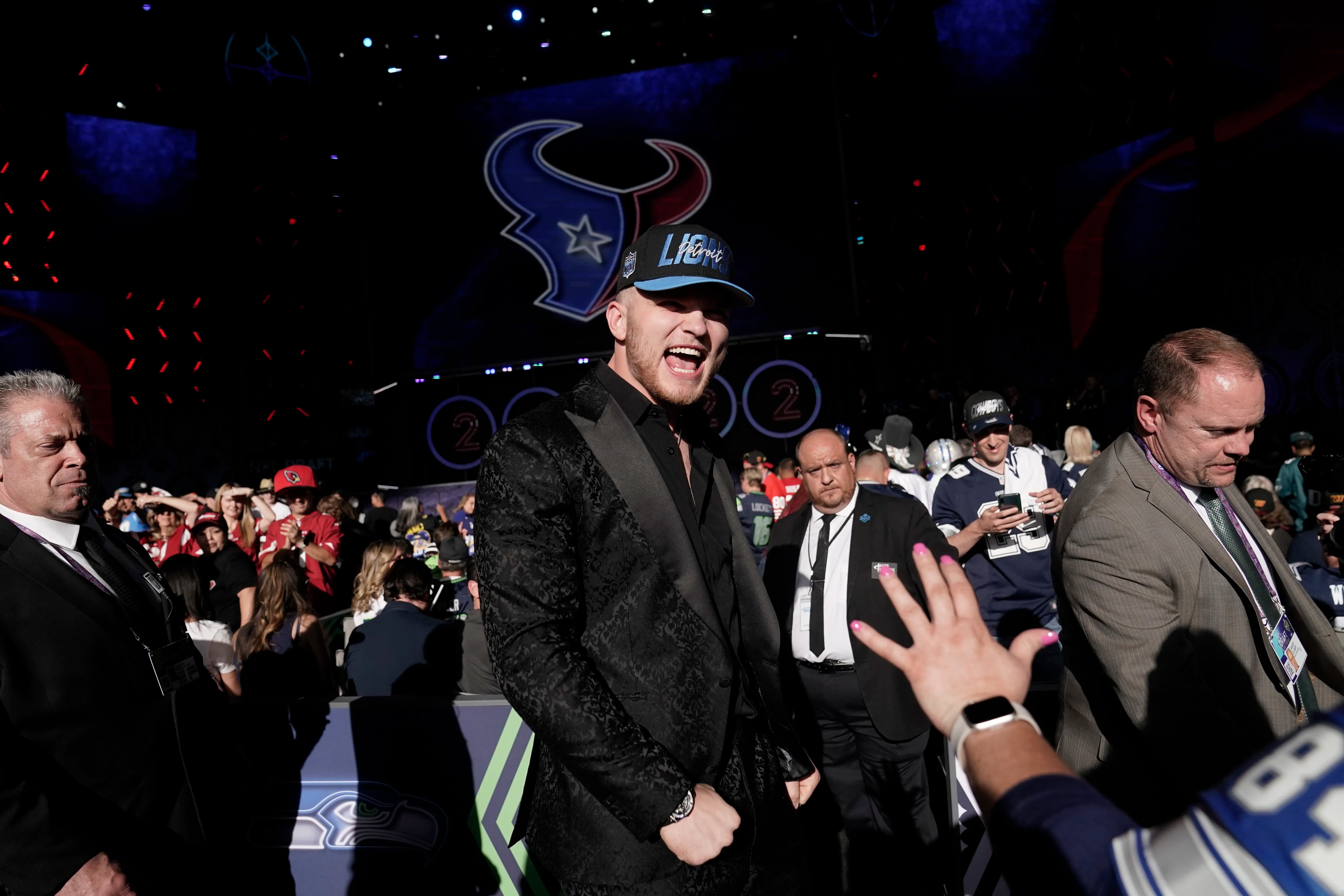 NFL Draft 2022: Best and worst dressed on the Las Vegas pink carpet