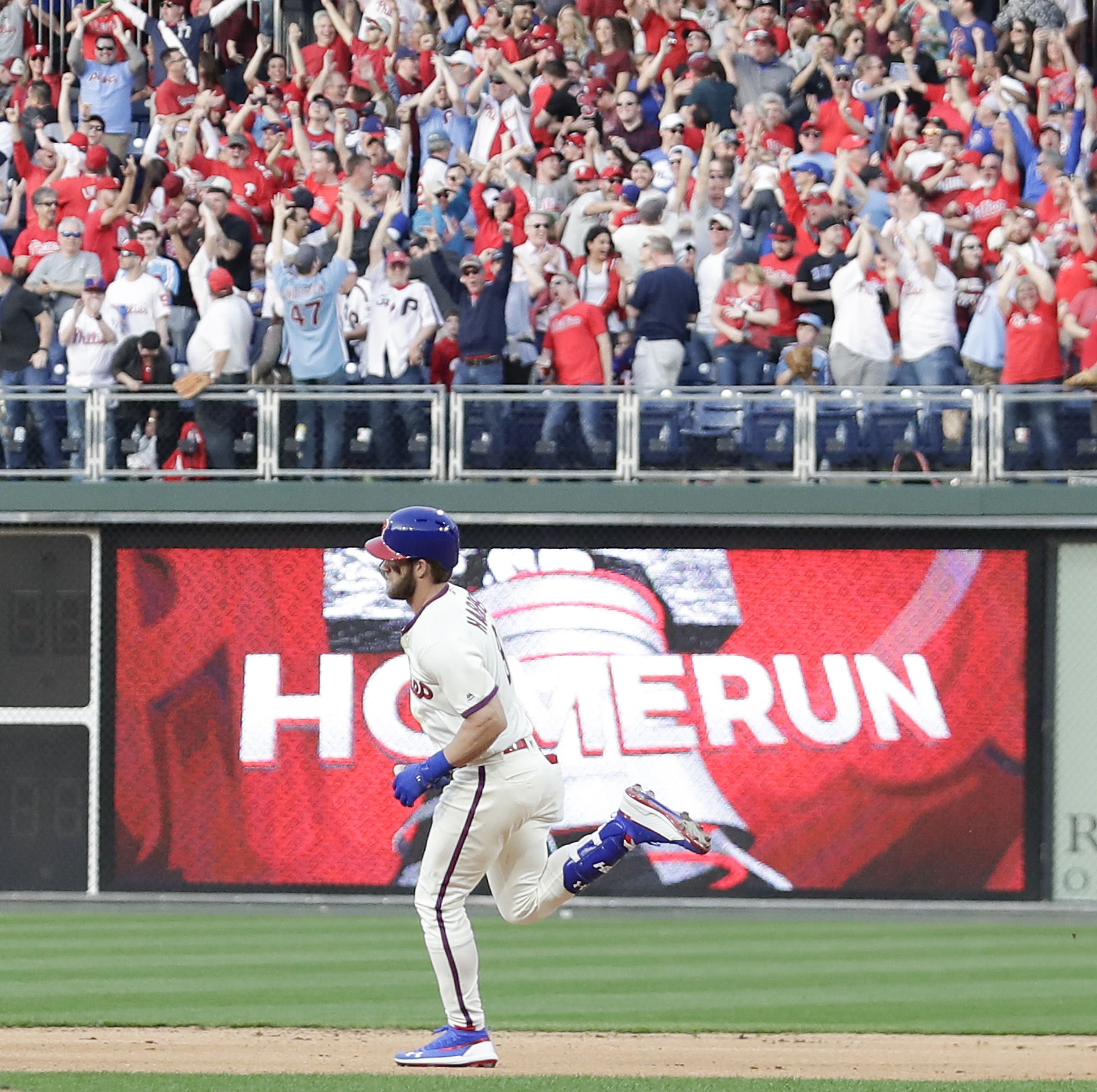 Fans turn cellphone lights on baseball team, NewsCut