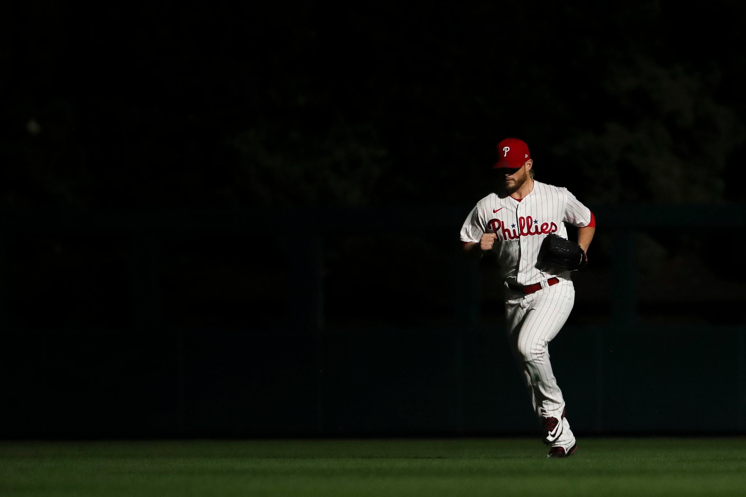 Philadelphia Phillies looking at Eric Gagne as possible addition to bullpen  