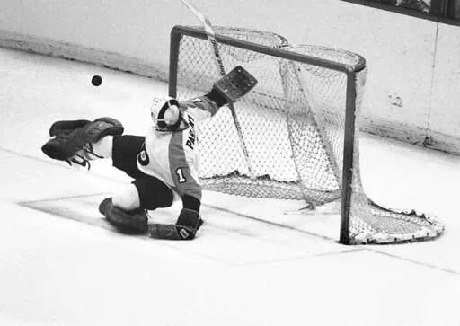 Flyers playoff flashback: Dave Schultz's famous fight helped propel team  into its first Stanley Cup Final