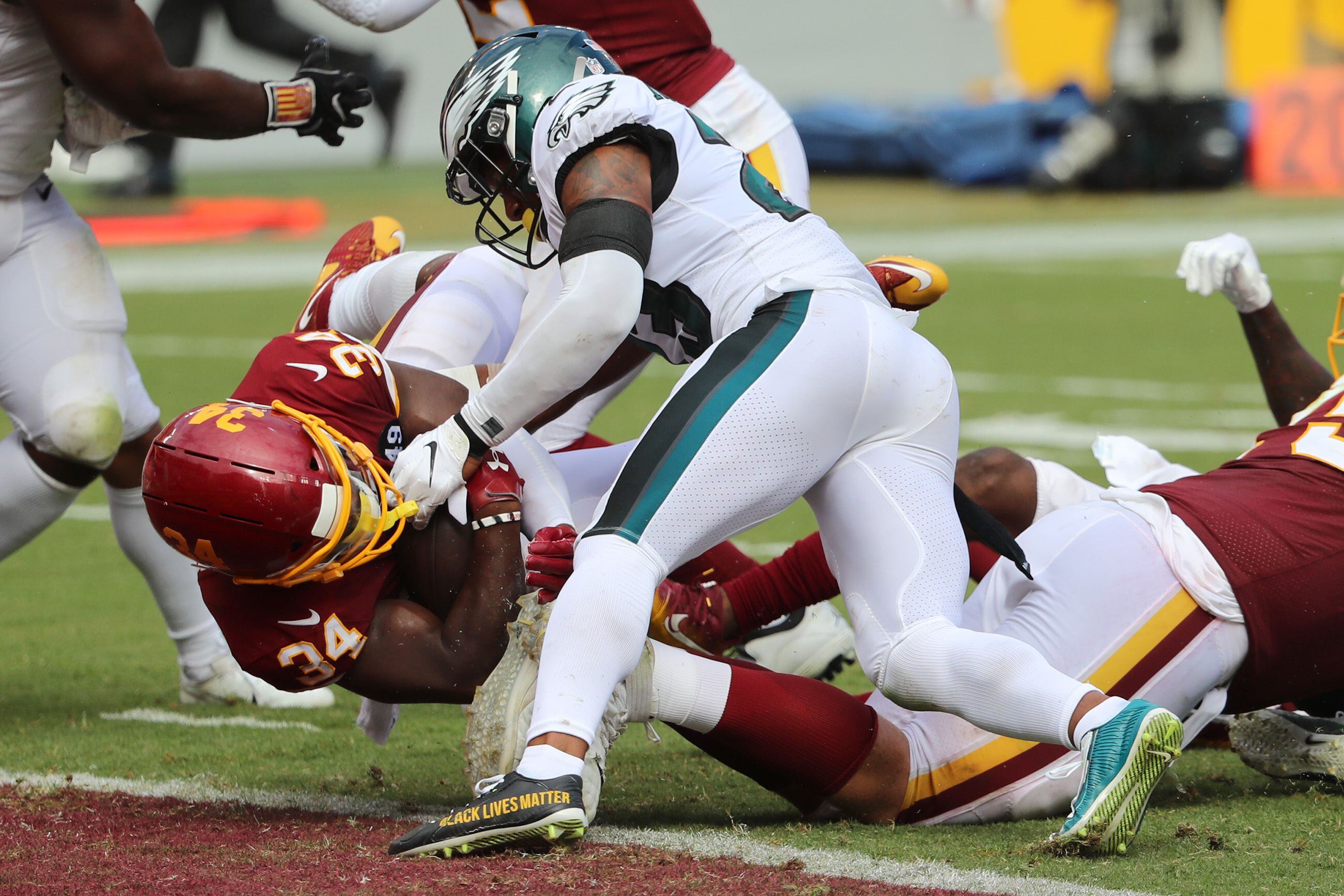 Eagles-Redskins: Carson Wentz's jersey ripped (photos) - Sports