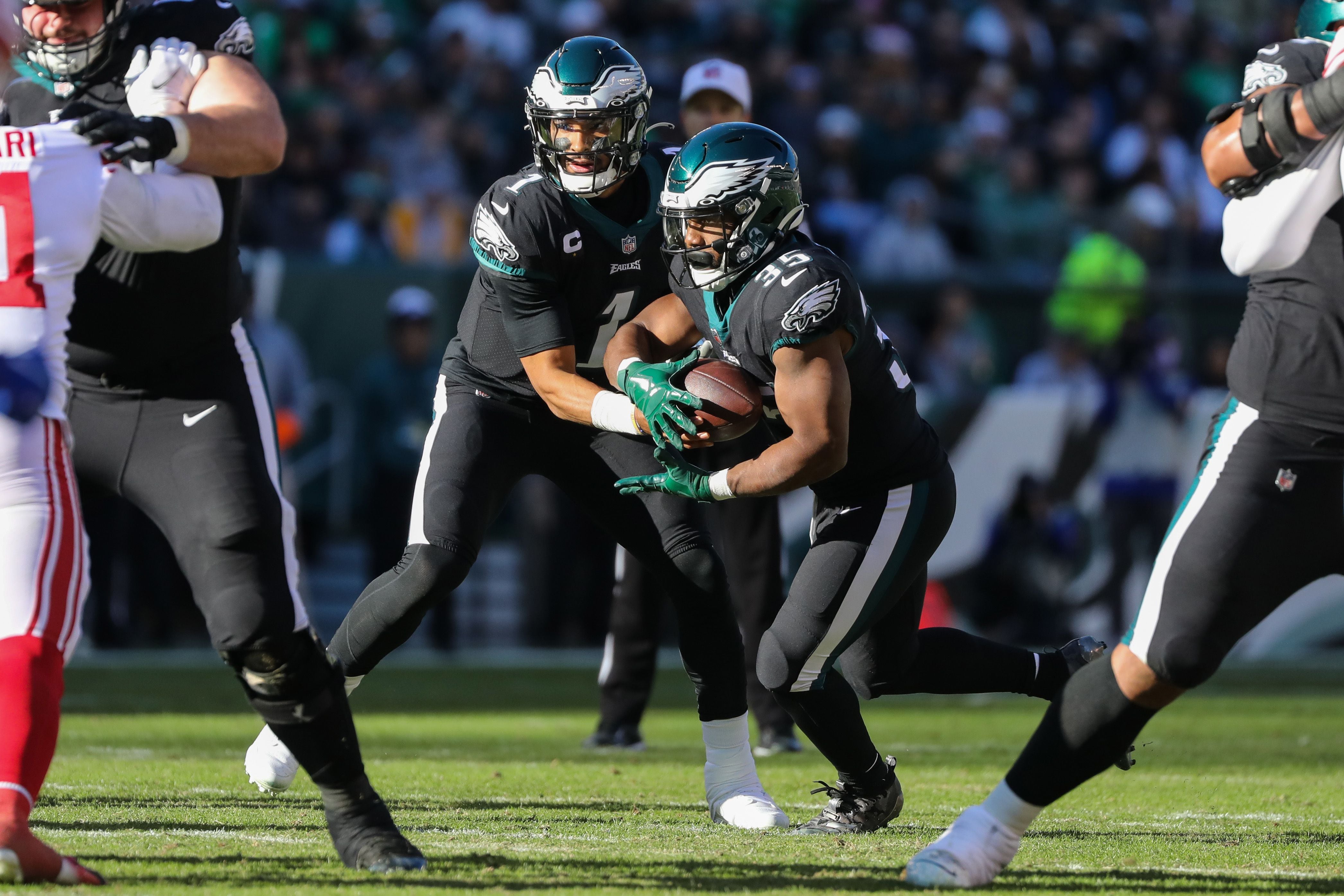 Philadelphia Eagles: Eagles trounce Giants, Embiid's big weekend