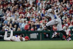 Marlins' Luis Arráez would 'play with one leg' vs. Phillies in MLB