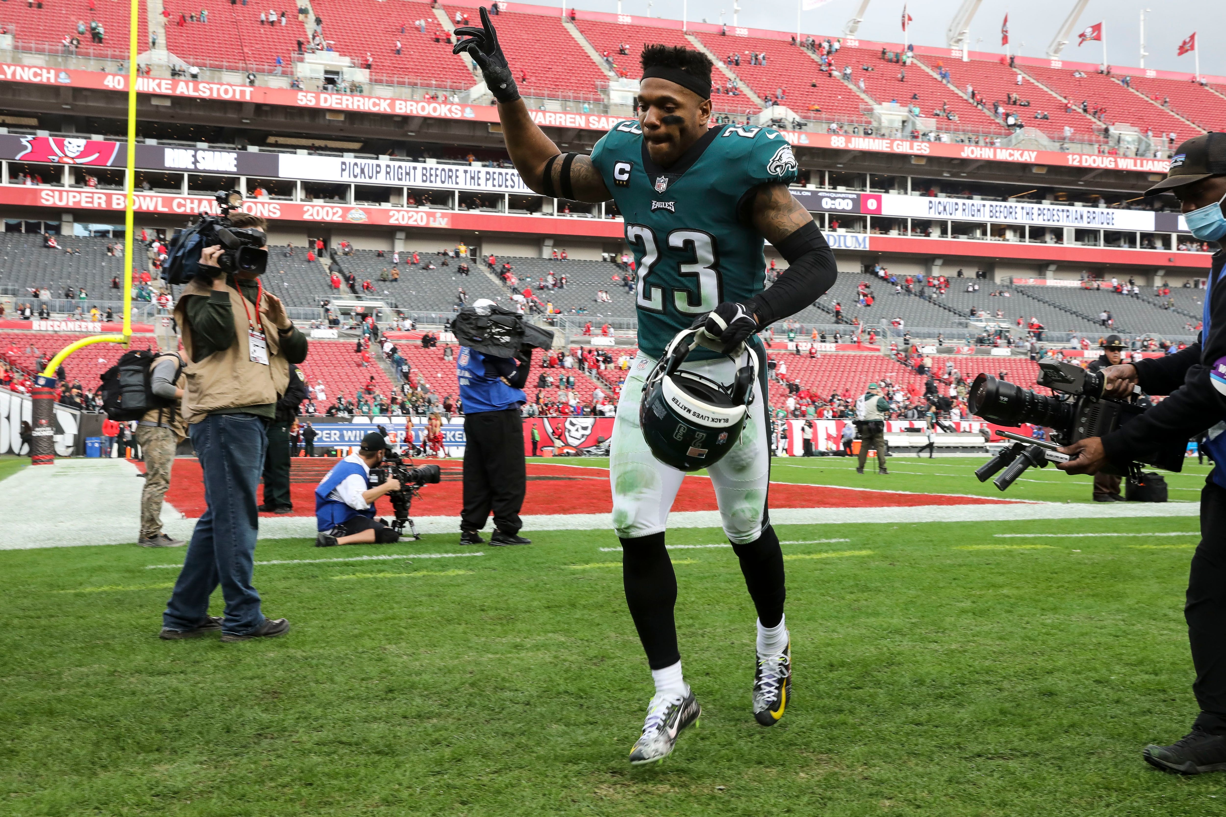 Philadelphia Eagles safety Rodney McLeod and his wife Erika aims