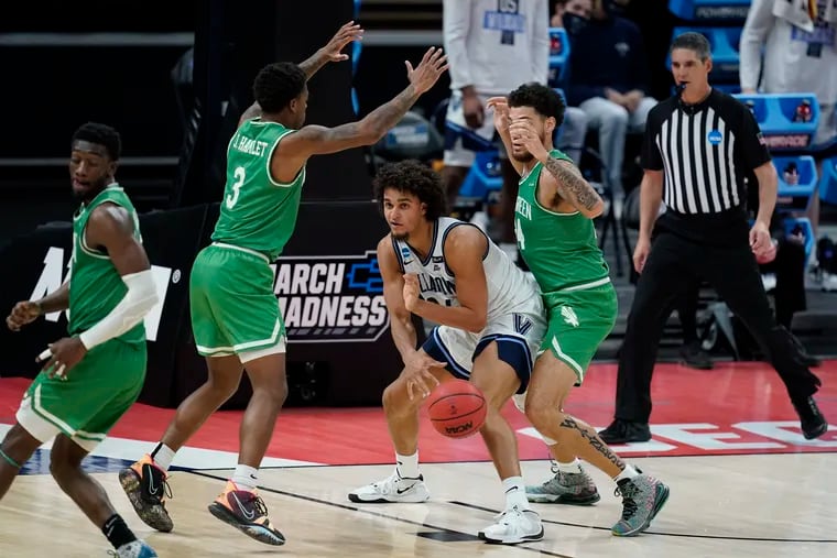 Villanova's Jeremiah Robinson-Earl, making a pass against North Texas' Javion Hamlet (3) and Zachary Simmons (24) in the econd half, led the Wildcats with 18 points, six rebounds, and six assists.