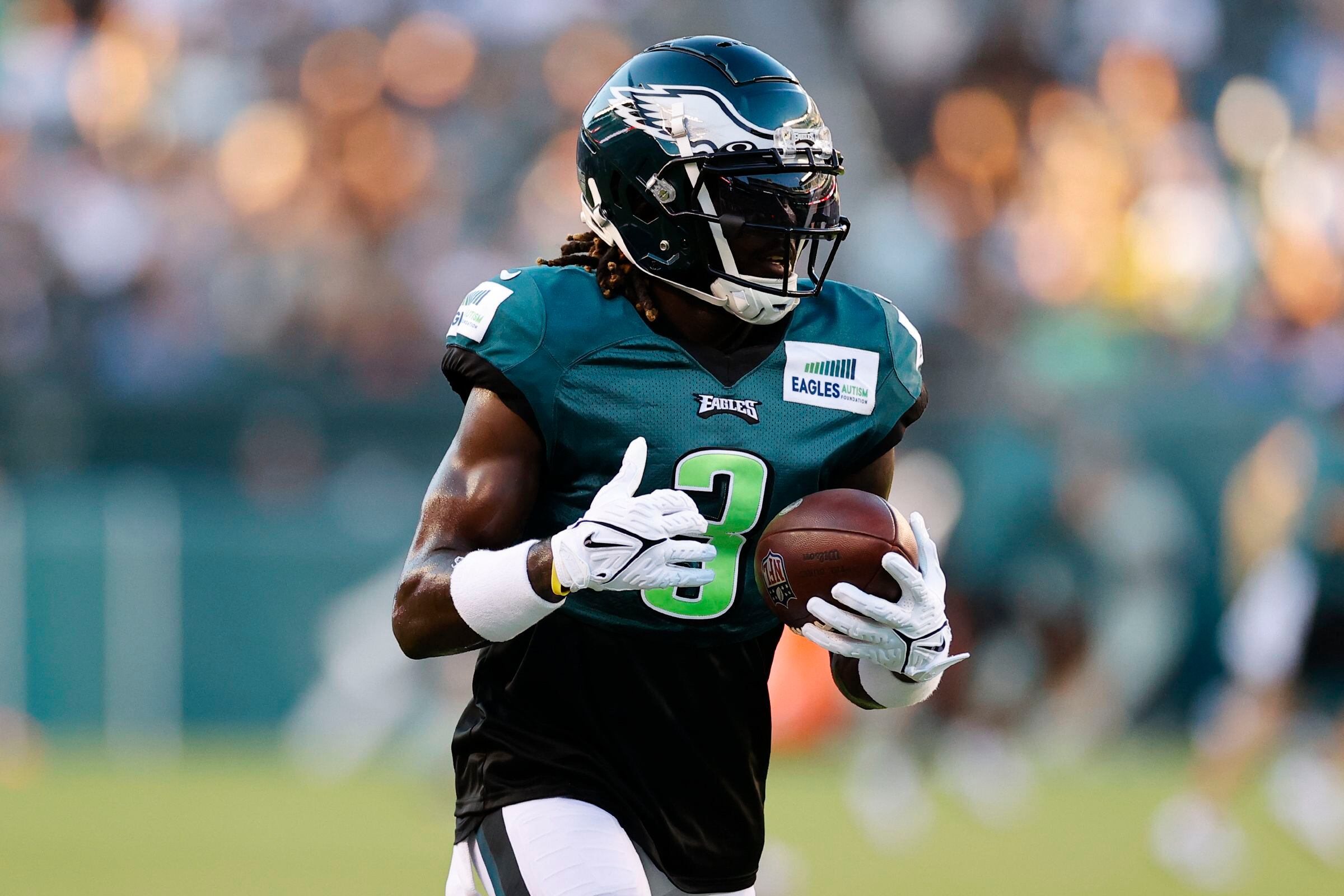 Eagles' Zach Pascal making up for lost time in training camp; taking stock  of the reserve tight end race