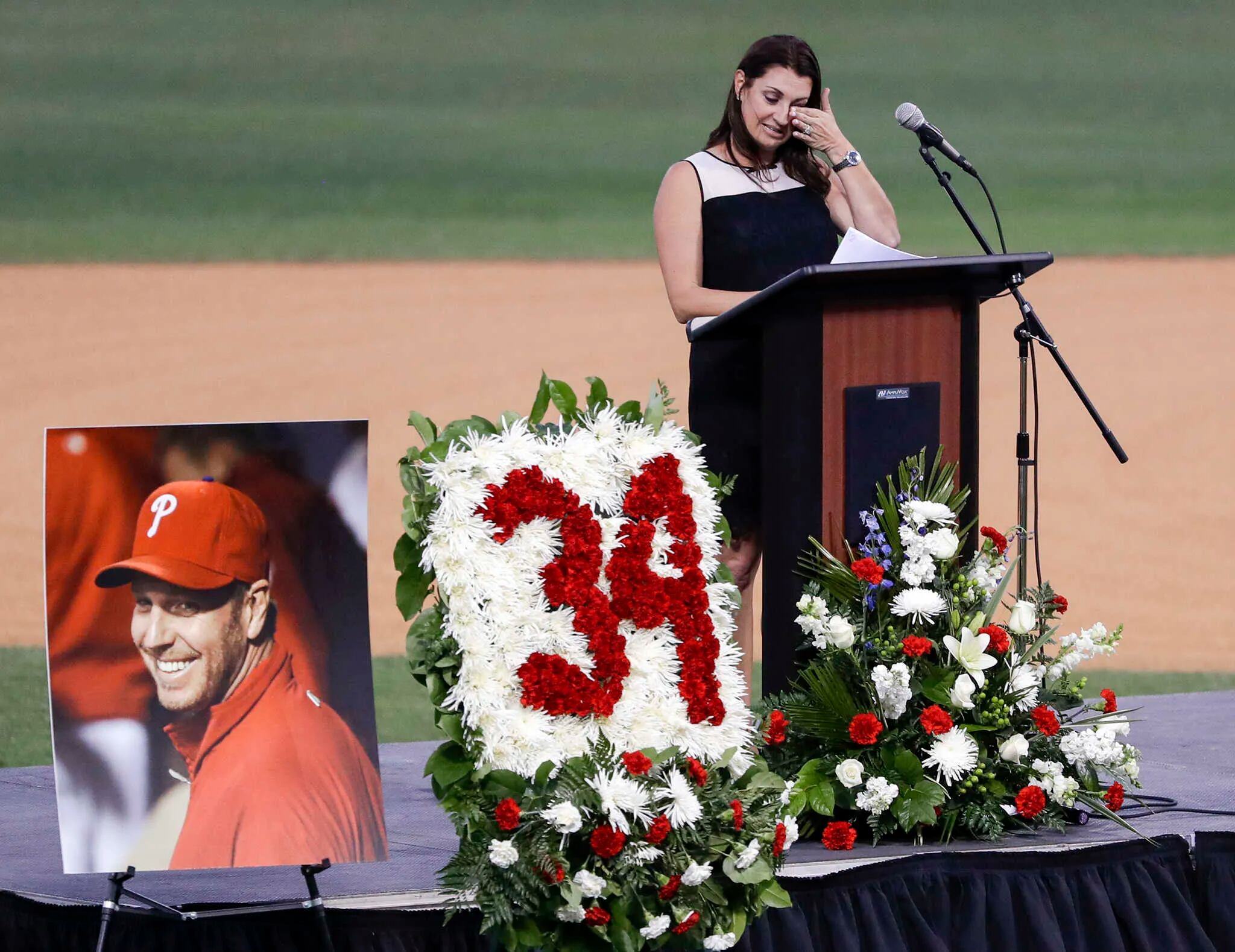 Roy Halladay's Wife Gives Emotional Speech At Hall Of Fame Ceremony - The  Spun: What's Trending In The Sports World Today