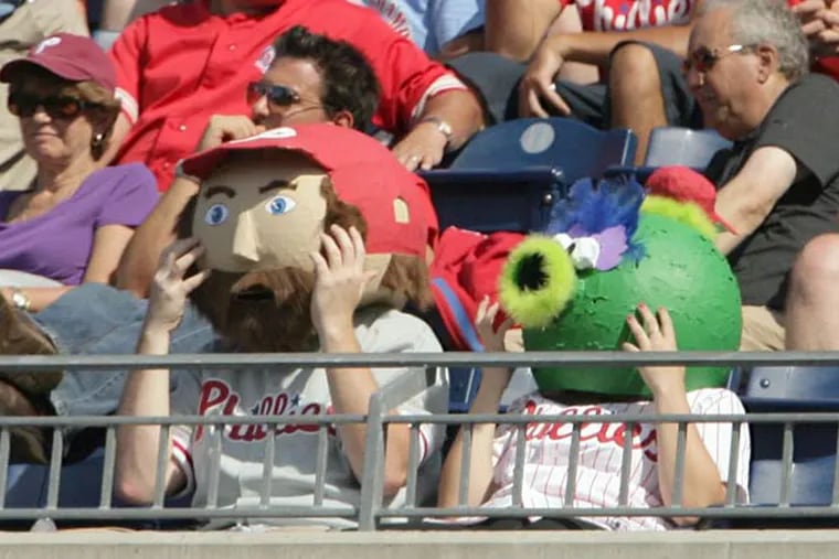 Braves mascot gets into bizarre social media fight with Phillies fans