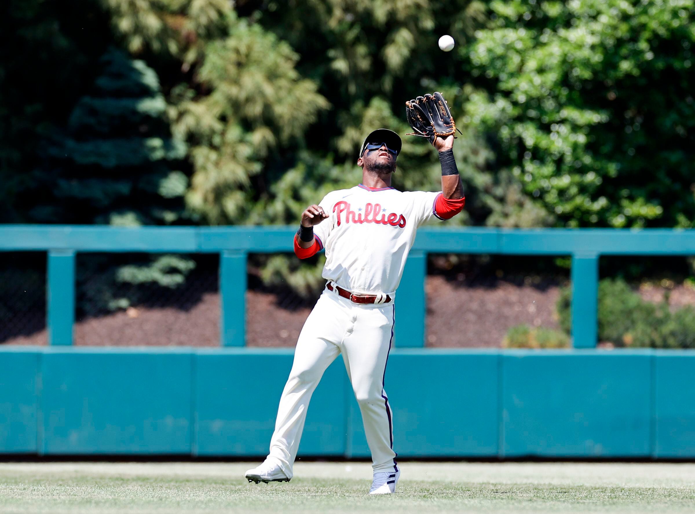 Dodgers reliever destroying Phillies' Odubel Herrera with slider