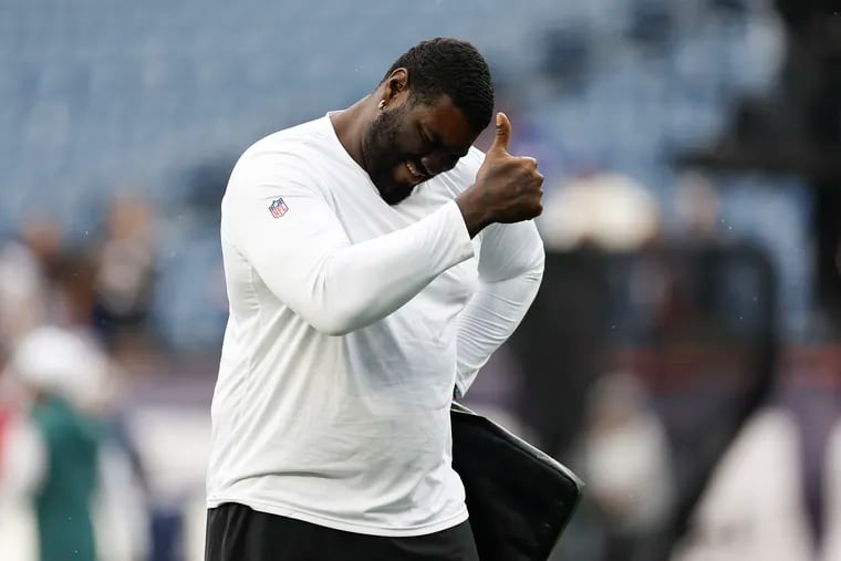 Thumbs up for Mekhi Becton's debut as right guard for the Eagles.