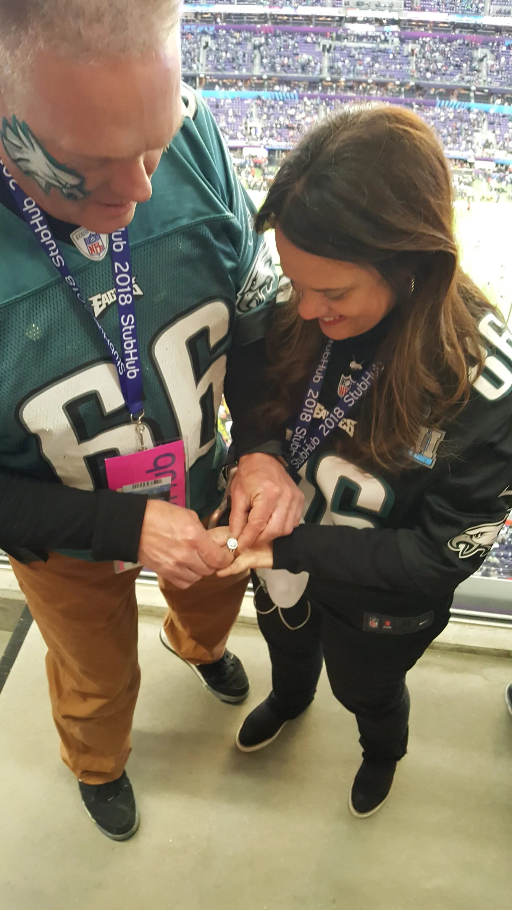 Eagles QB Carson Wentz proposes to his Kentucky girlfriend at a castle