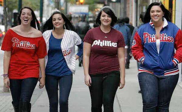 Phillies girl leaves baseball viewers distracted with steamy show