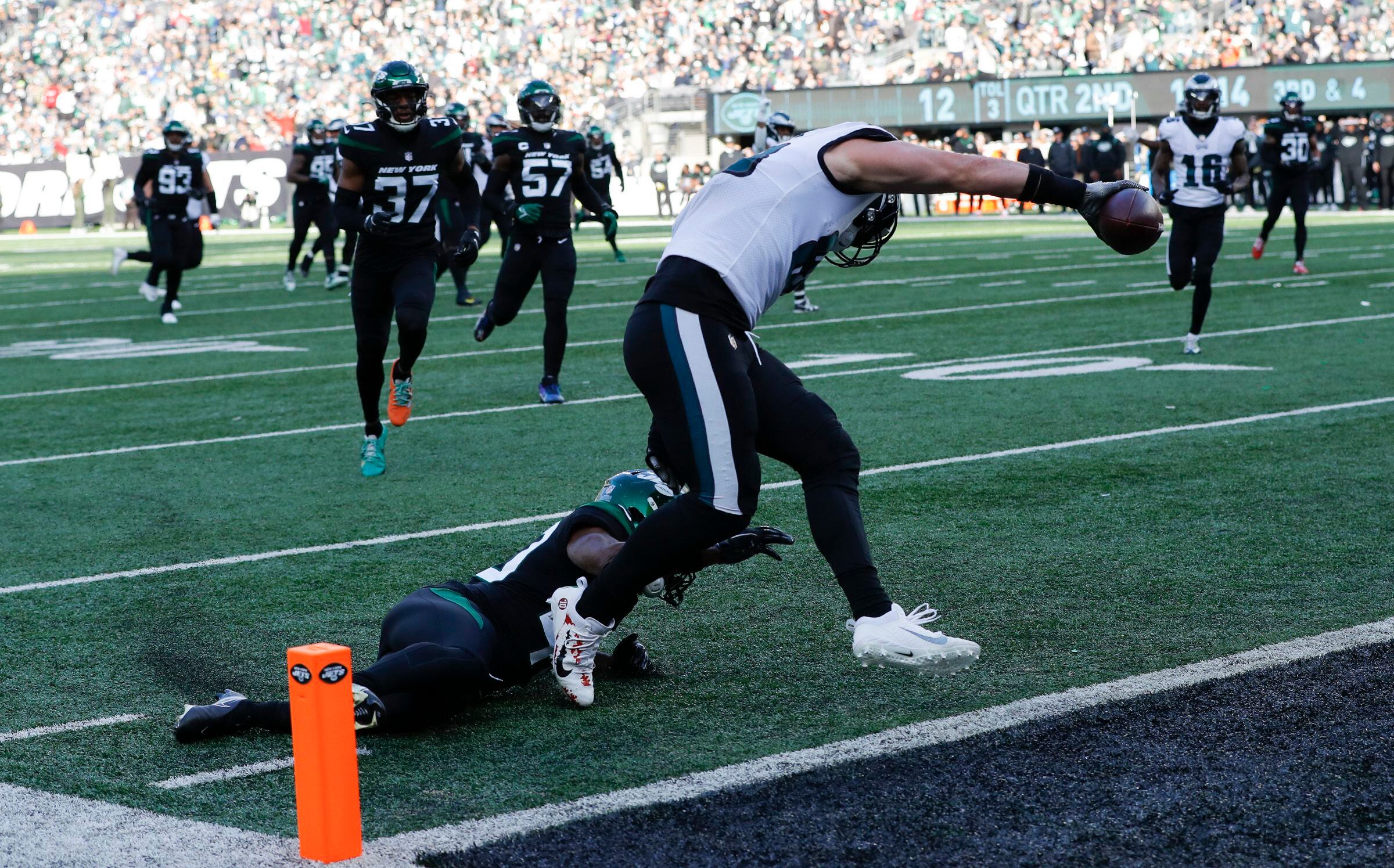 Eagles vs Jets: Gardner Minshew's fighter pilot outfit loved by fans.