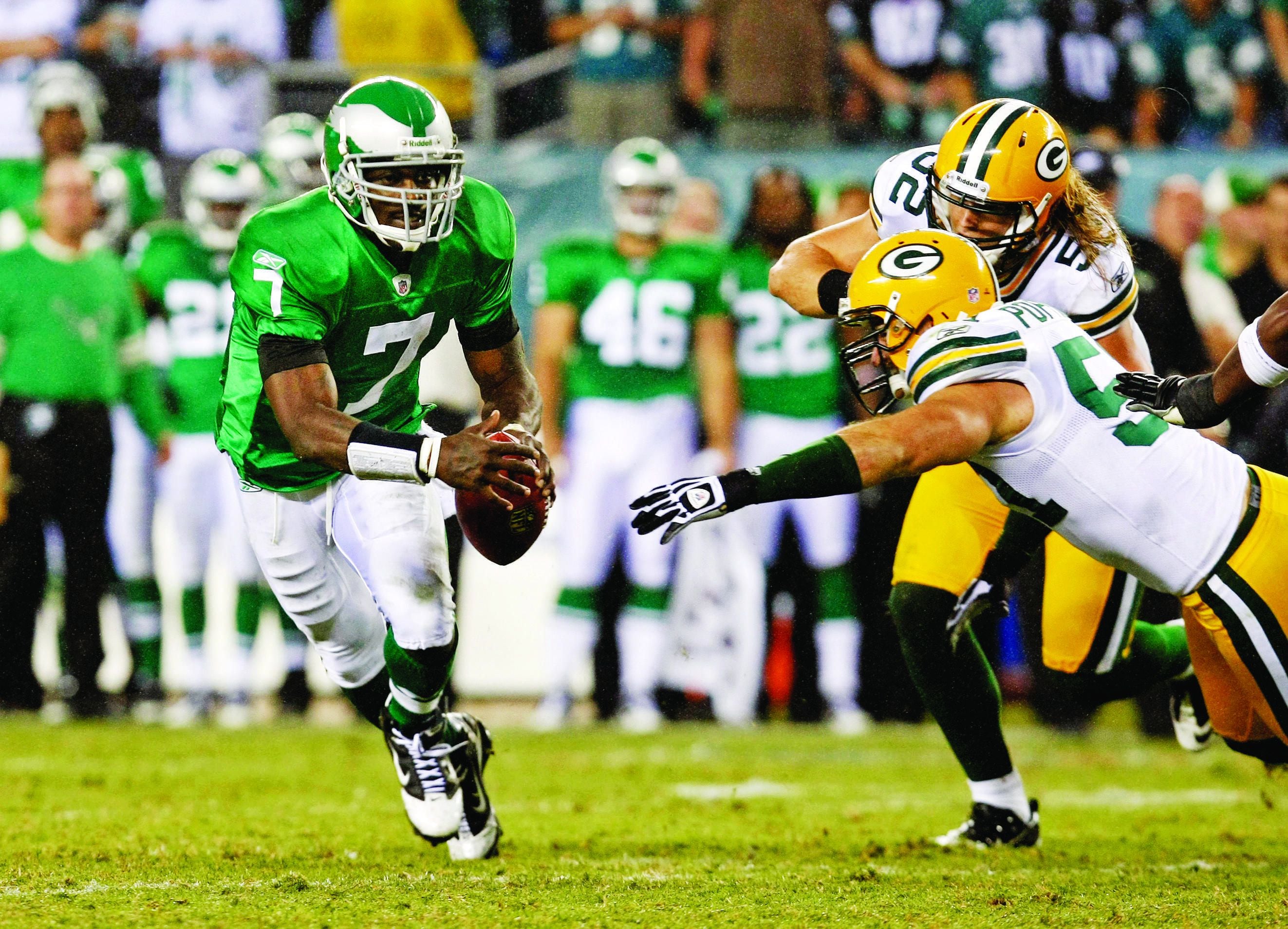 At last: Eagles will wear their old kelly green uniforms this
