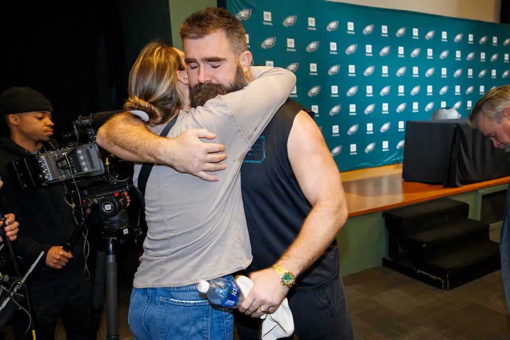 Jason Kelce retirement announcement: Eagles center gets emotional, brings Travis Kelce to tears