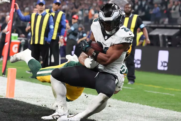 Eagles running back Saquon Barkley catches a second quarter touchdown against Green Bay Packers linebacker Isaiah McDuffie at Corinthians Arena in São Paulo, Brazil.