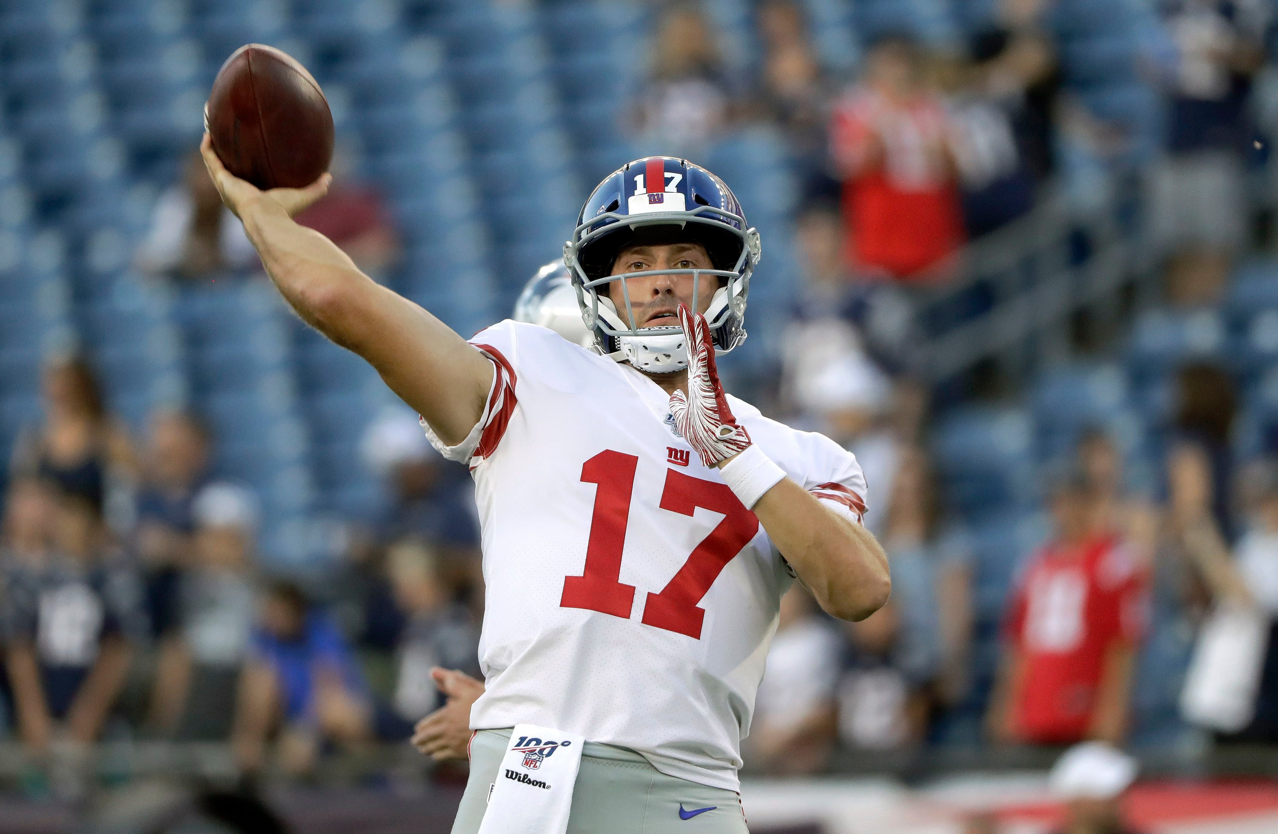 Quarterback Kyle Lauletta of the New Jersey Generals scrambles