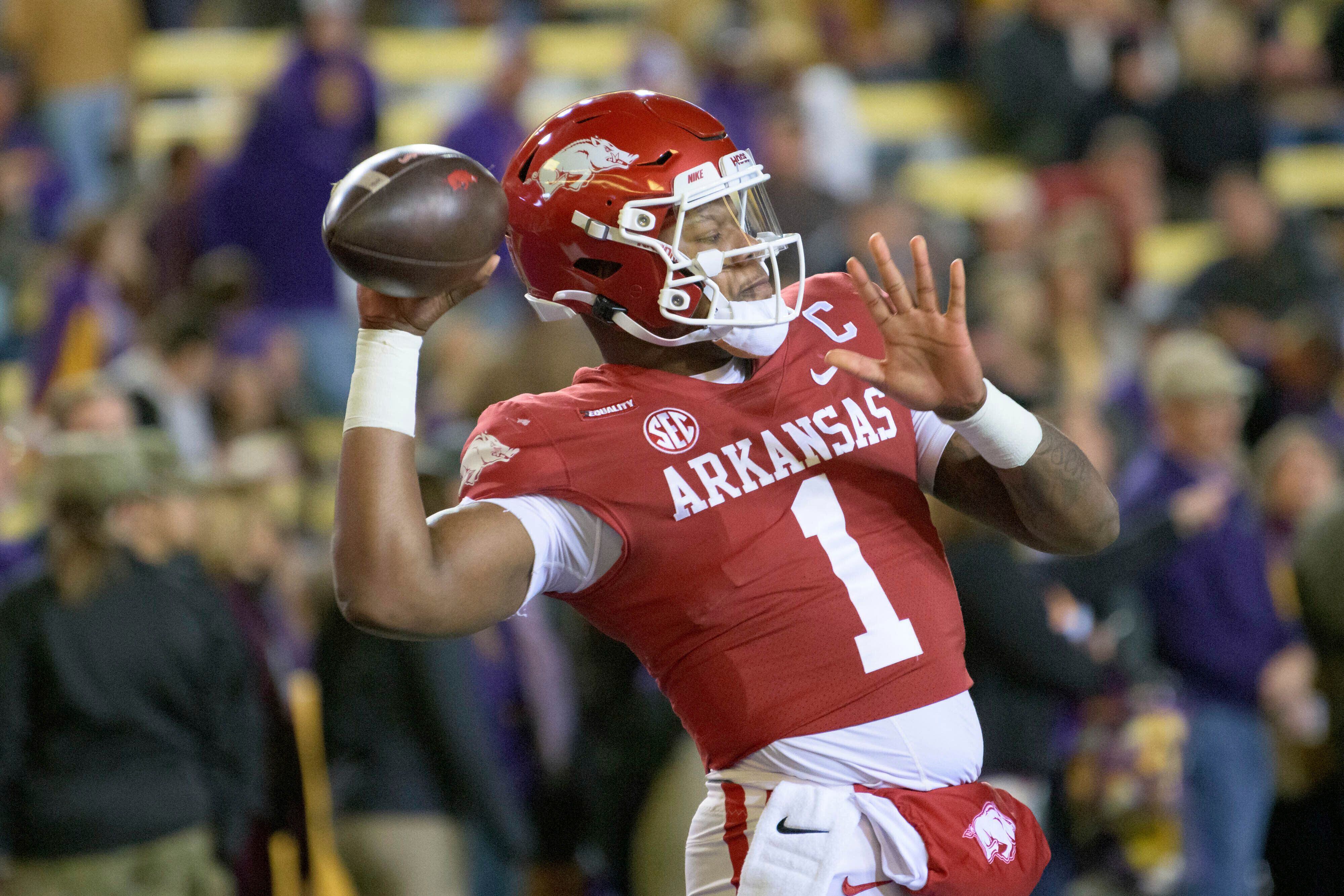 Arkansas Football: Razorback player declares for draft after Outback Bowl