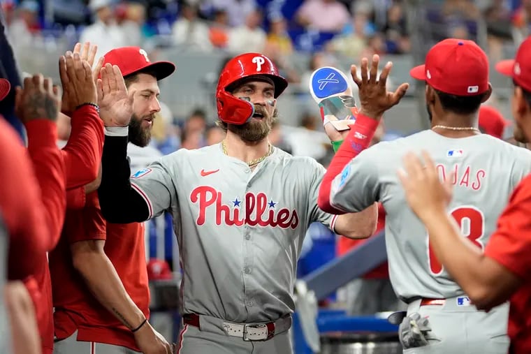 Phillies beat Marlins by 22 hits and win sixth game in a row