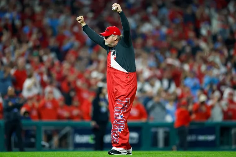 Former Phillies player and current broadcaster John Kruk throws out the ceremonial first pitch before Game 7 of the 2023 NLCS.