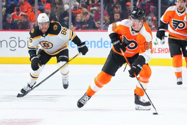 Philadelphia Flyers left wing Joel Farabee (right) controls the puck as Boston Bruins right wing David Pastrnak (left) gives chase during a game last season. The Flyers and Bruins meet for the first time this season Thursday, with Boston a large home favorite. (Photo by Mitchell Leff/Getty Images)