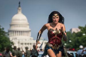 Wonder Woman 1984' review: A gloriously overstuffed sequel - Los Angeles  Times