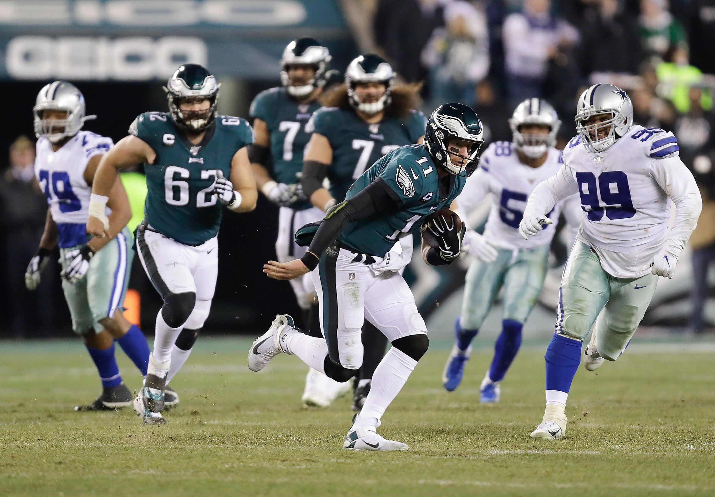 Philadelphia Eagles-Dallas Cowboys: forasteiros perderam no último