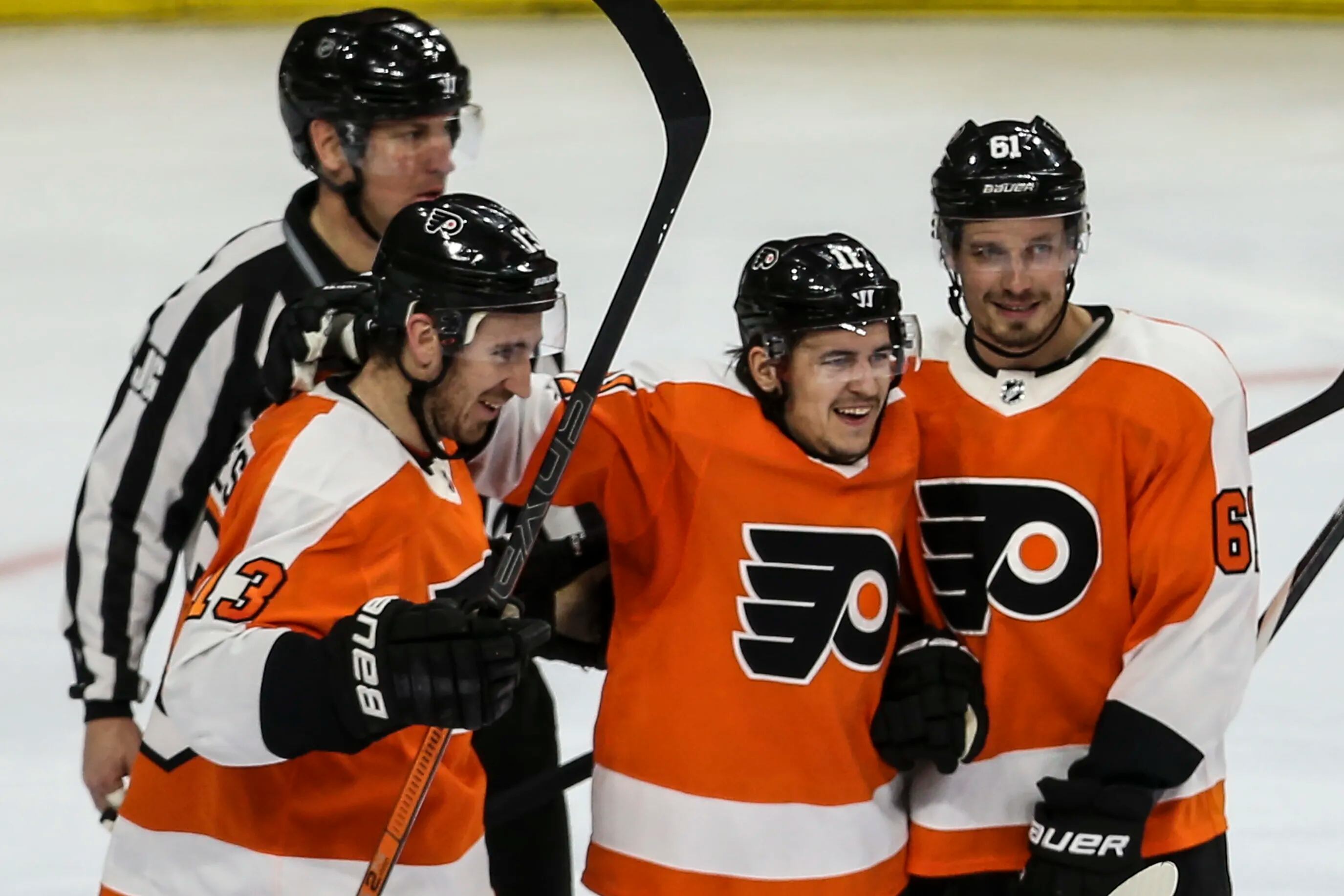 With captain dealt, Kevin Hayes embracing leadership role with Flyers