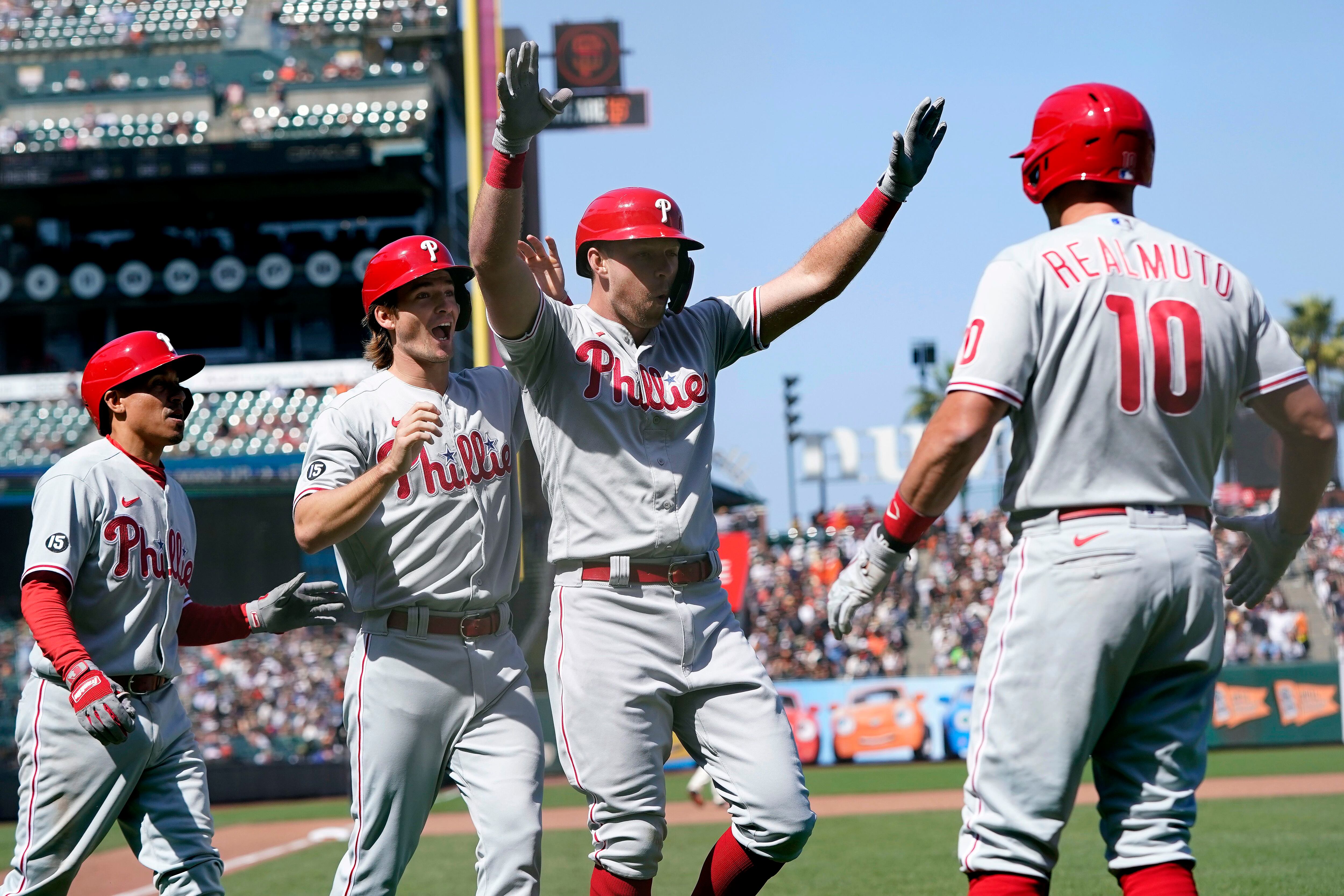 Giants' win streak snapped by 13-6 loss as Phillies break out the lumber