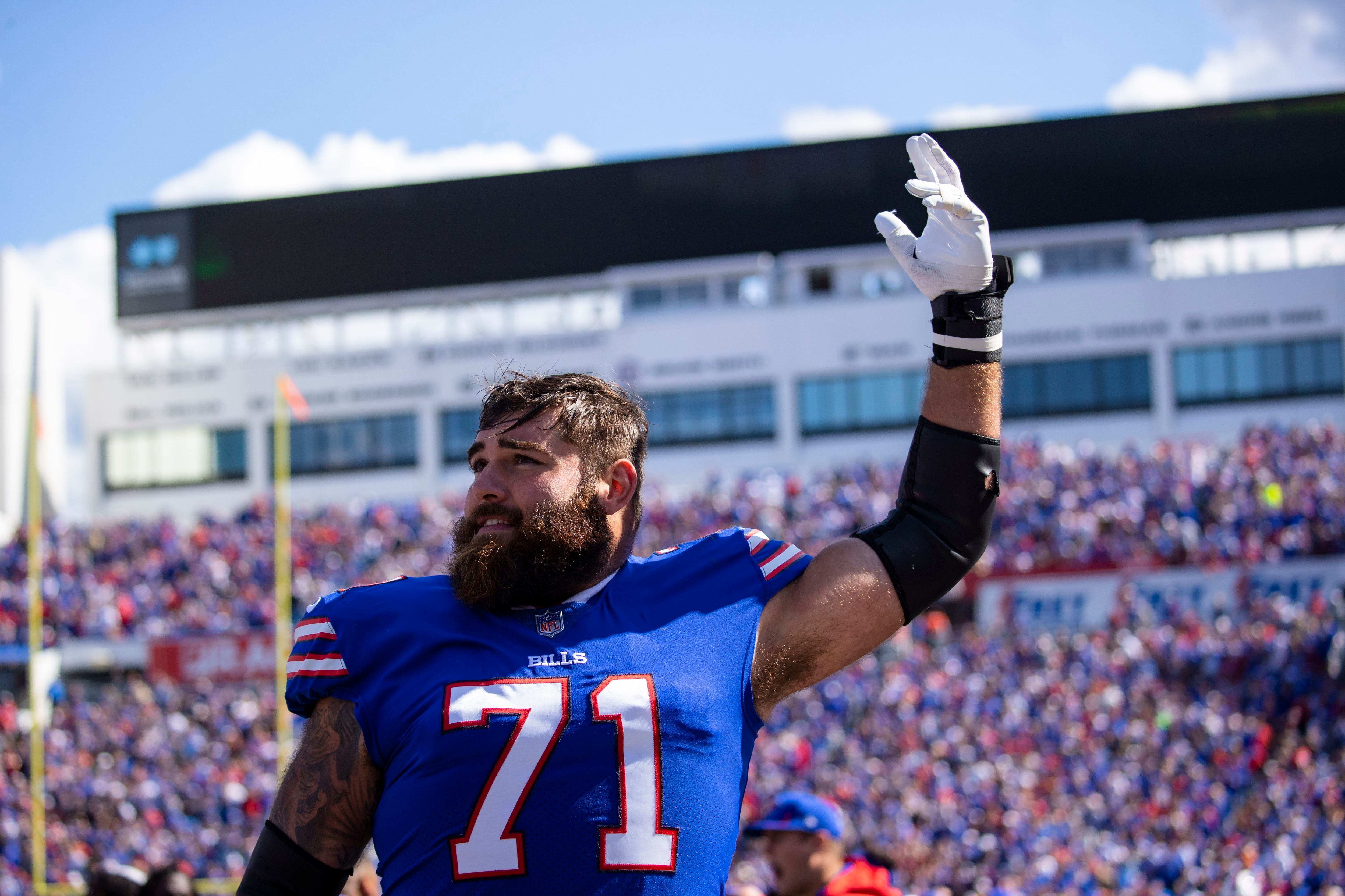 Buffalo Bills vs Cleveland Browns Buffalo Bills offensive tackle Ryan Bates  (71) walks off the