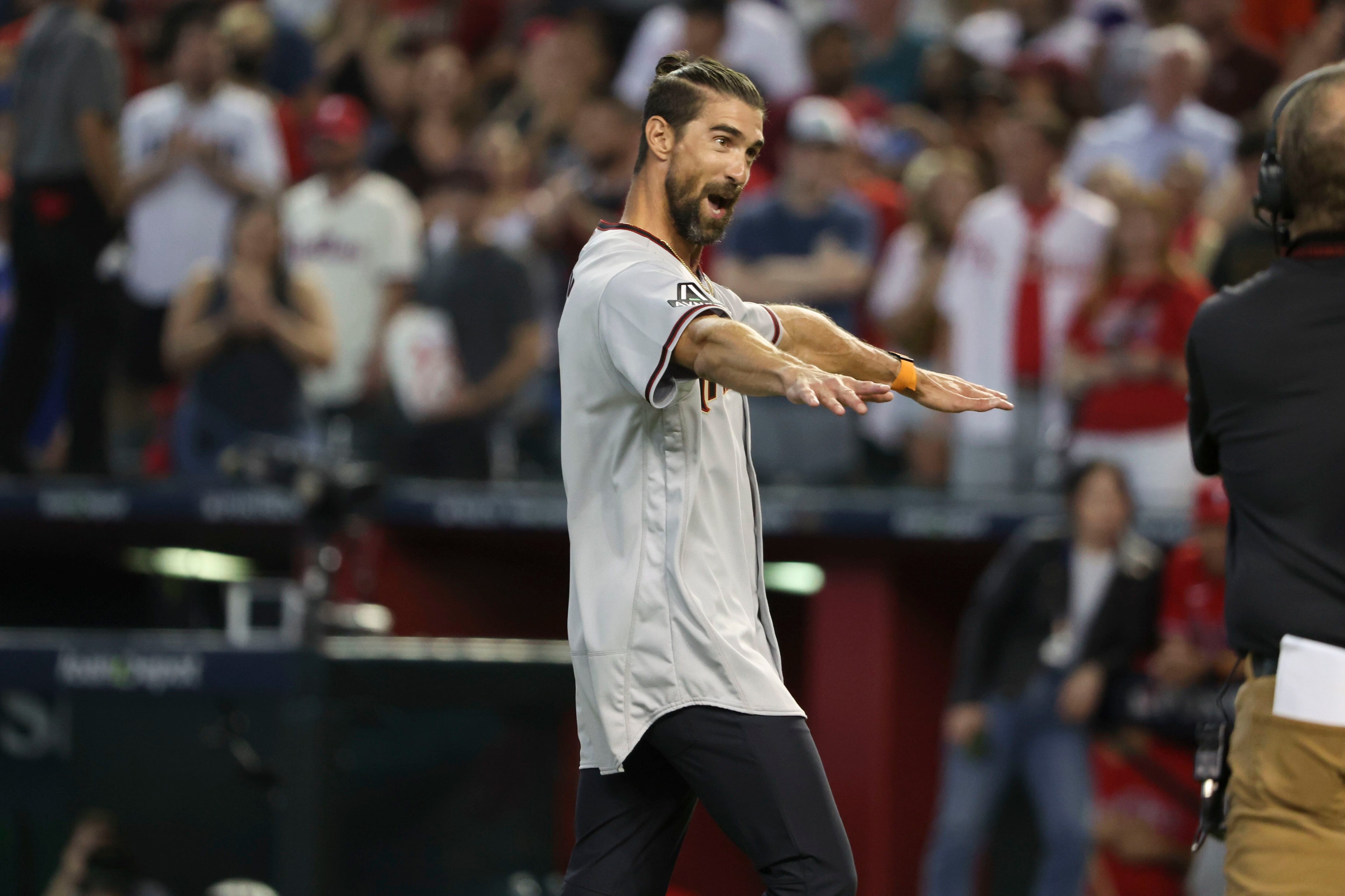 Bryce Harper stares down Michael Phelps after homer, steals home