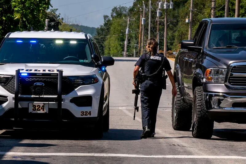 Eight inmates escape prison van in Oklahoma after driver leaves