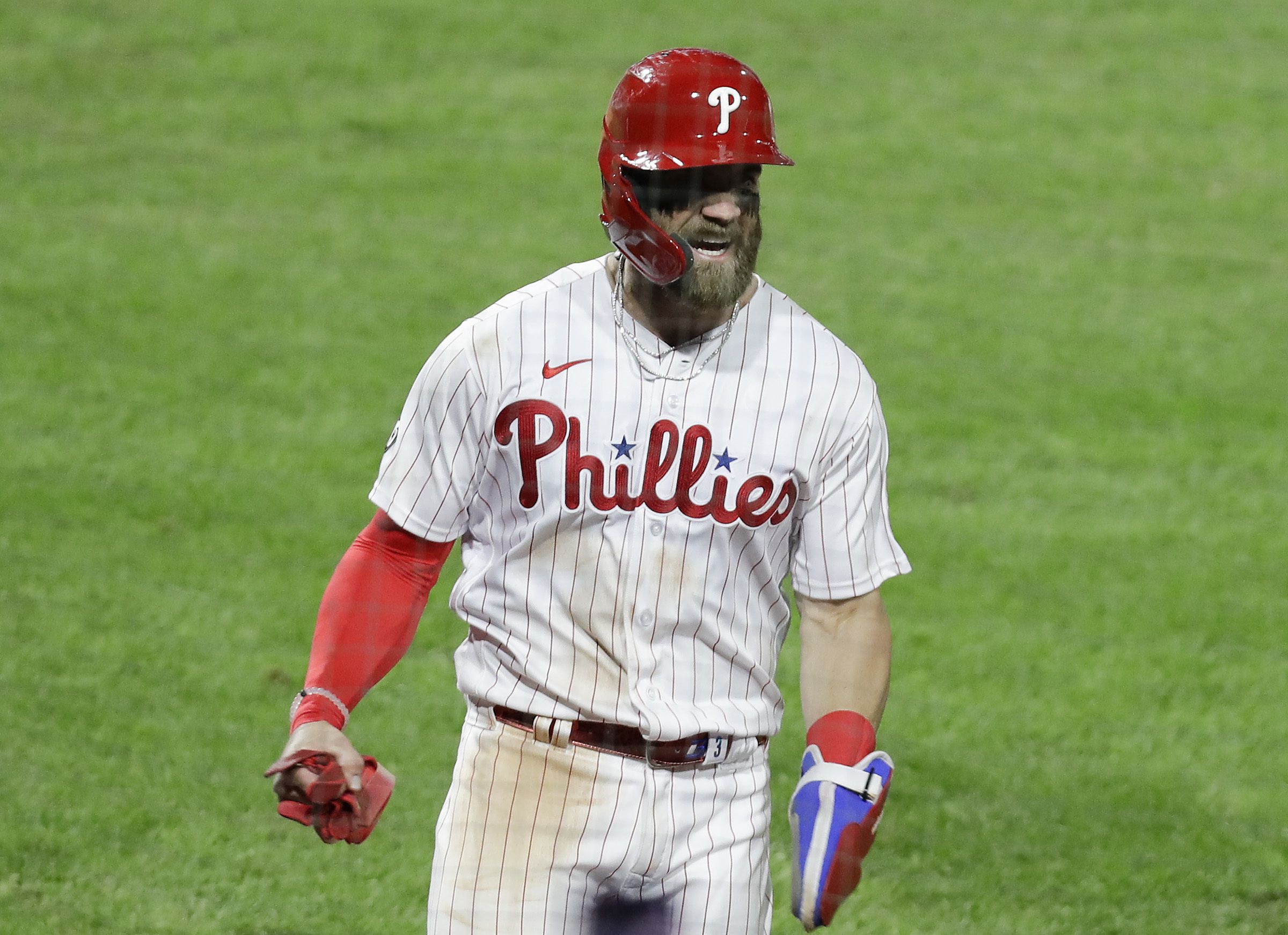 Phillies: Should Bryce Harper be a Gold Glove candidate?
