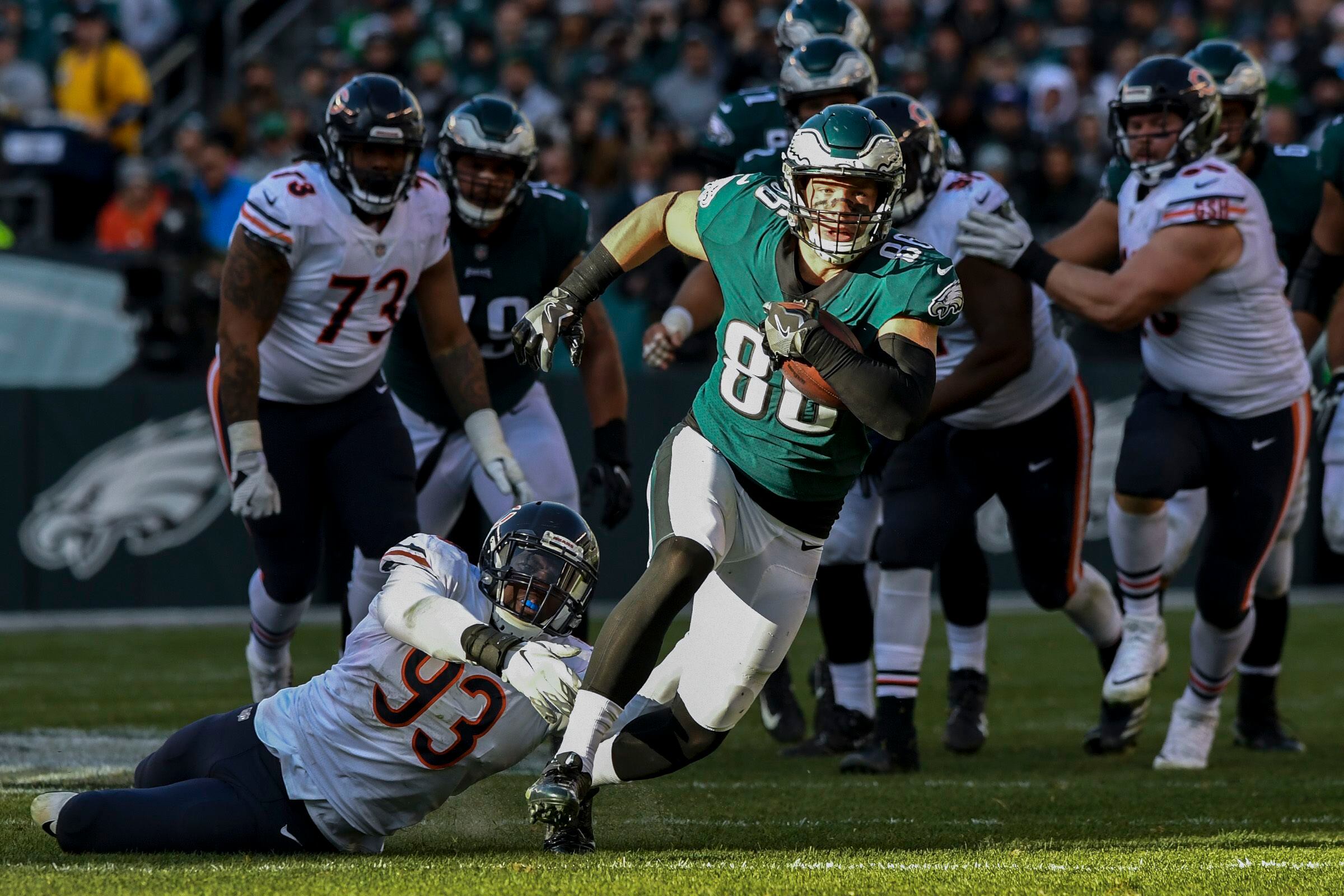 Philadelphia Eagles tight end Zach Ertz catches the ball during practice at  NFL football training camp, Thursday, Aug. 5, 2021, in Philadelphia. (AP  Photo/Chris Szagola Stock Photo - Alamy