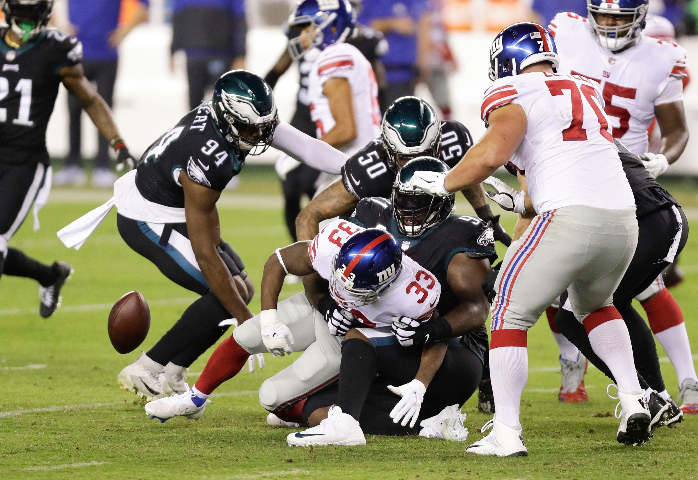 Philadelphia Eagles show no-quit vs. New York Giants in 22-21 win