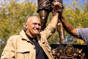 A statue of boxing legend Jersey Joe Walcott will be unveiled in Camden:  'He was bigger than life'