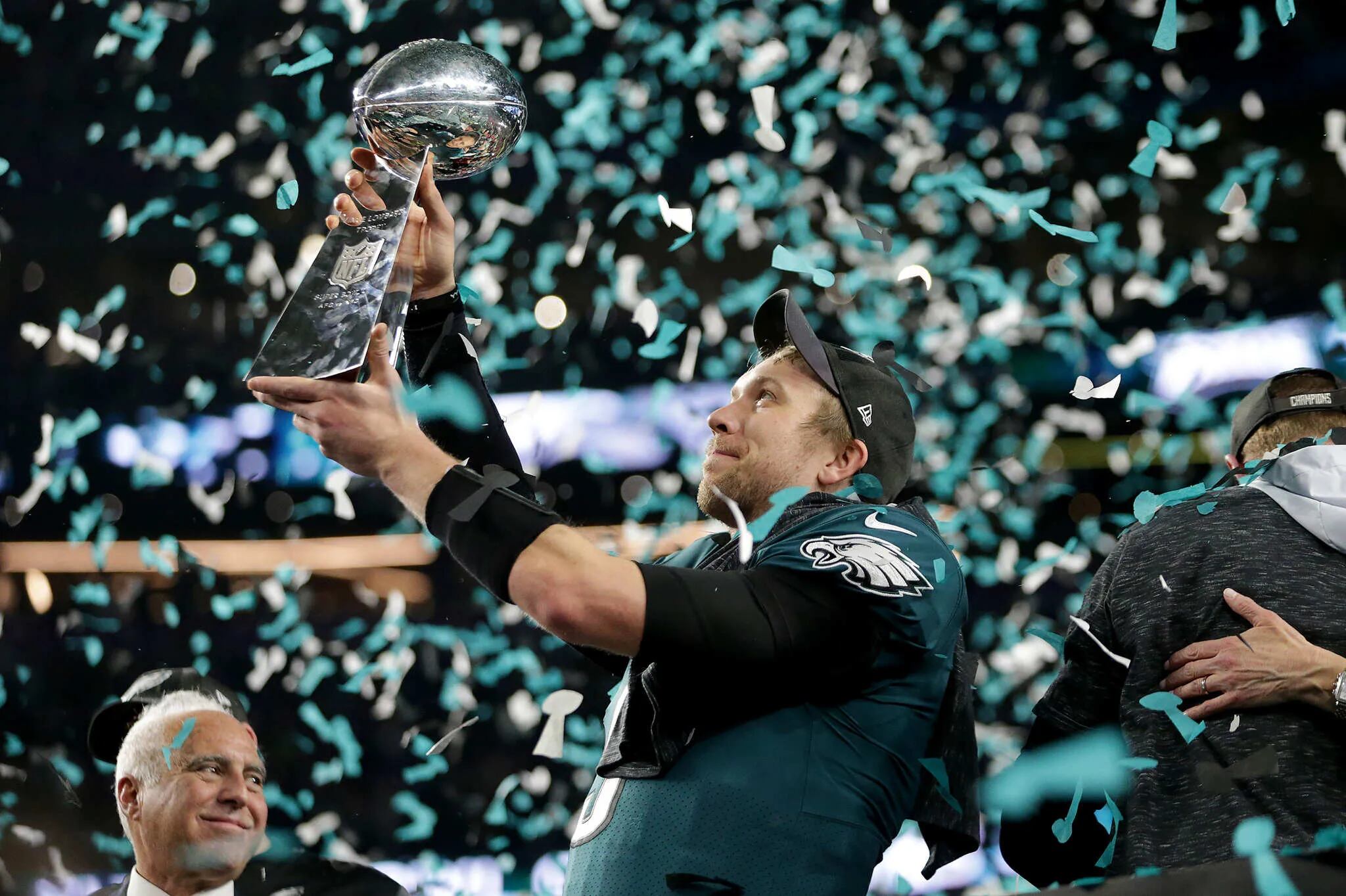 Super Bowl 2018: Jay Ajayi realises dream as Philadelphia Eagles hold off  New England Patriots 41-33 in thriller