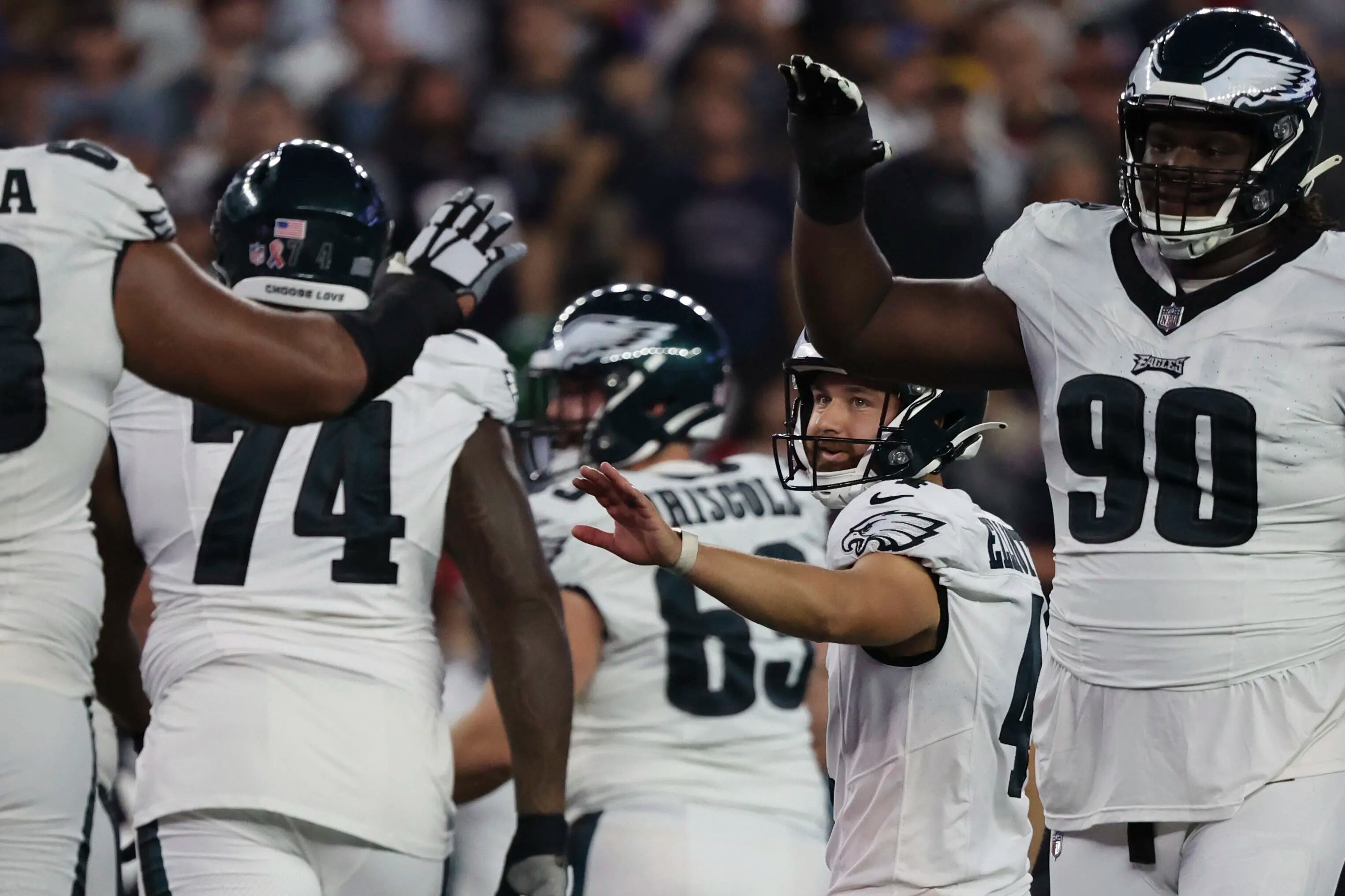 Eagles win season opener against the New England Patriots, 25-20