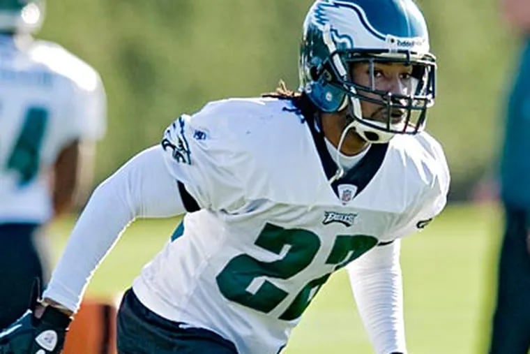 Eagles cornerback Asante Samuel moves toward the ball during practice in November. (Clem Murray/Staff file photo)