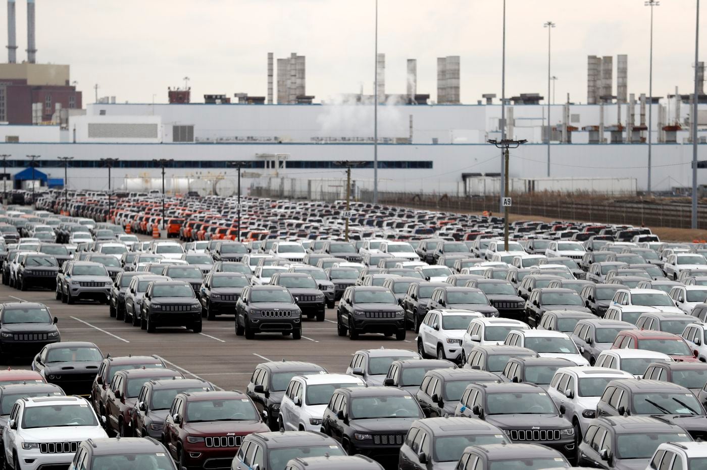 Uaw Workers Vote To Authorize Strikes Against Gm Ford And Fiat Chrysler