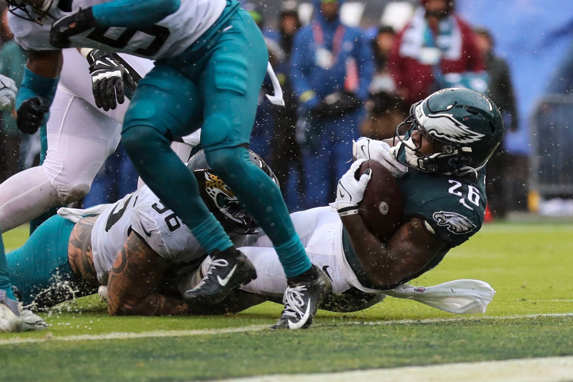 It's not pretty but Eagles stay unbeaten in 29-21 win over Jaguars behind  Miles Sanders, Haason Reddick