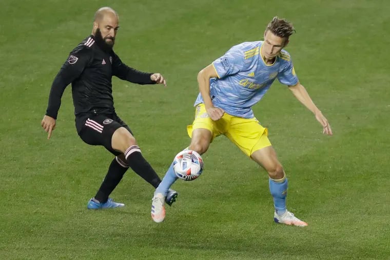 Miami's Gonzalo Higuaín, right, battles for the ball against the Union's Jack Elliott.